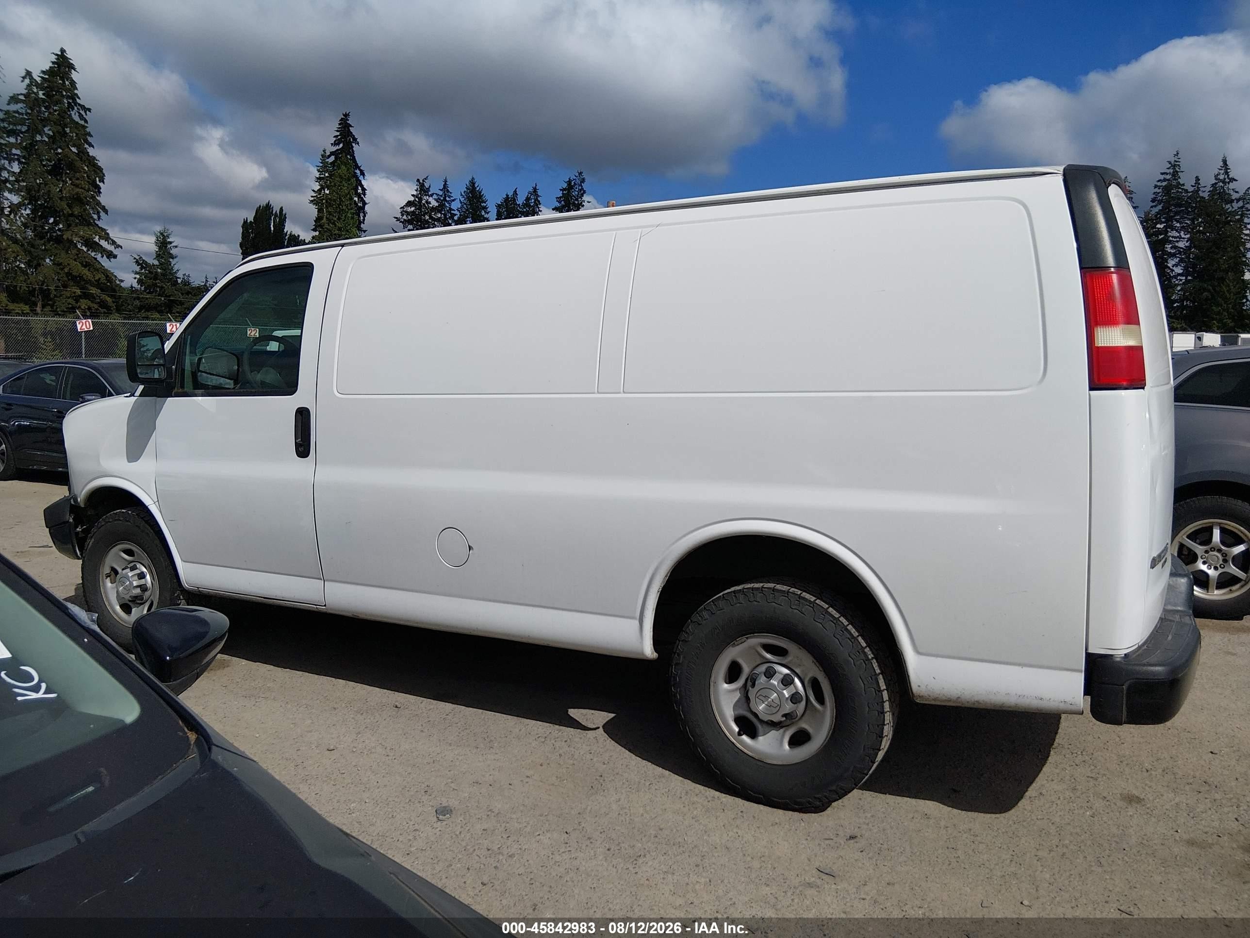 2015 Chevrolet Express 2500 Work Van Белый vin: 1GCWGFFF2F1172361