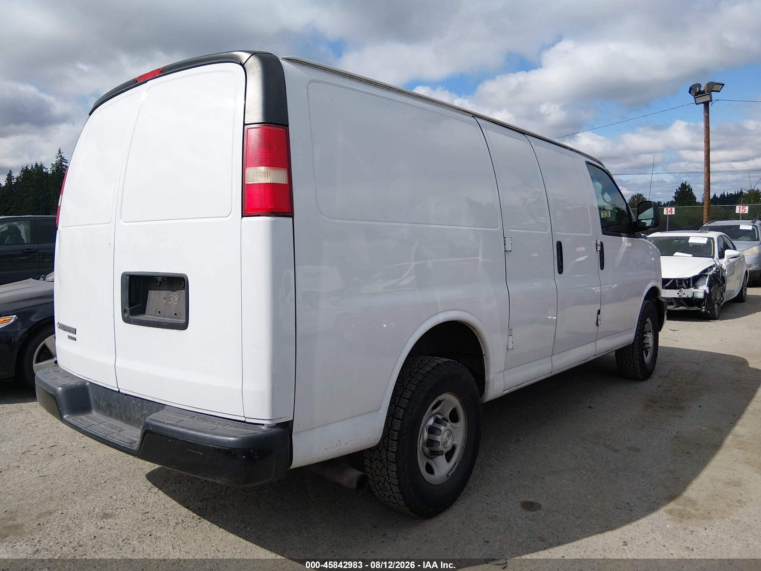 2015 Chevrolet Express 2500 Work Van Белый vin: 1GCWGFFF2F1172361