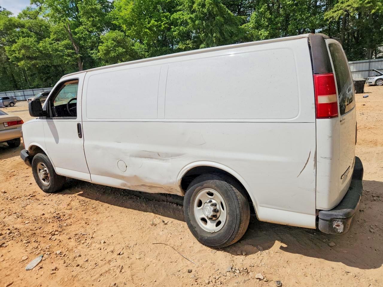 2015 Chevrolet Express G2500 White vin: 1GCWGFFFXF1102607