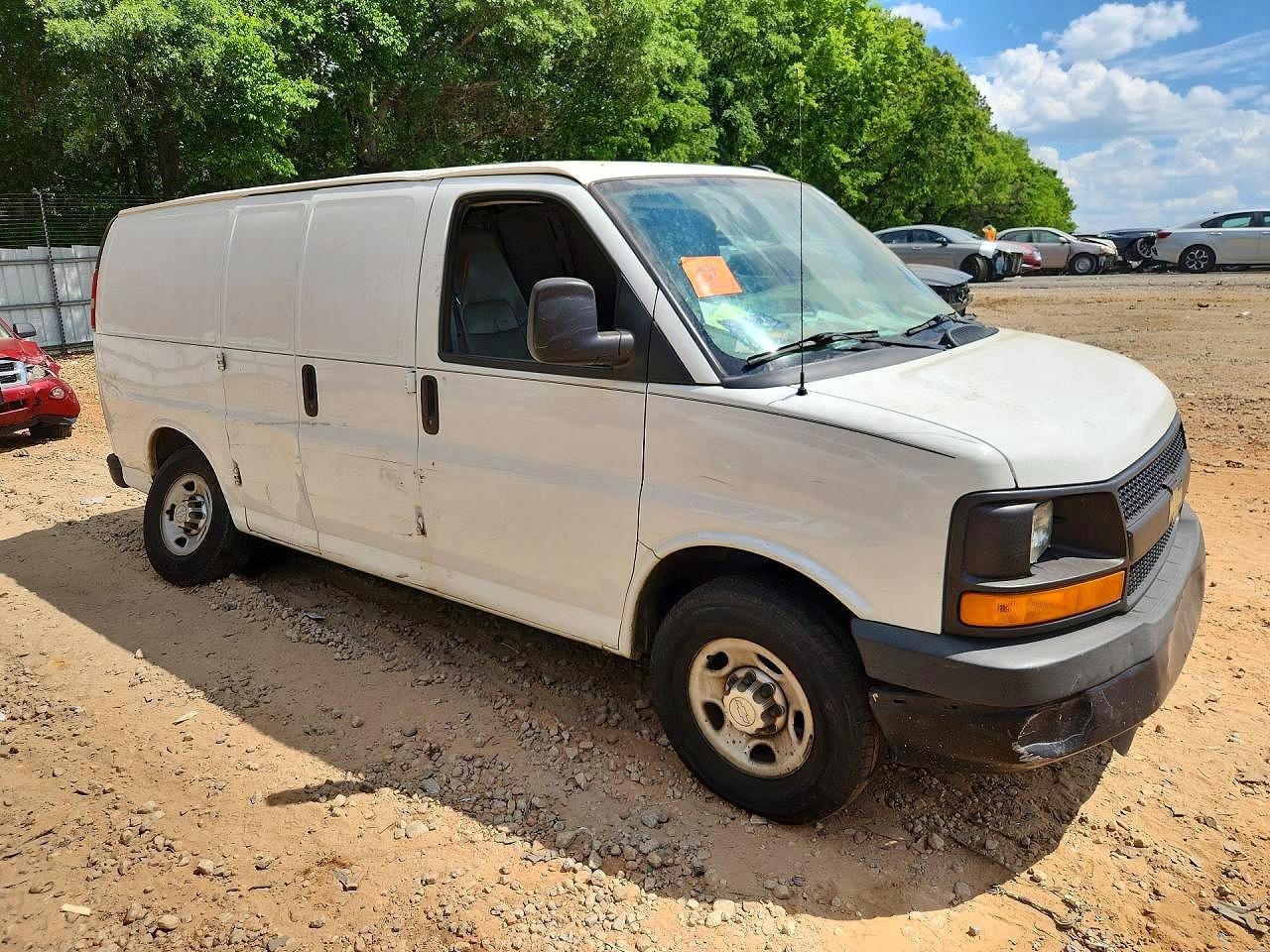2015 Chevrolet Express G2500 White vin: 1GCWGFFFXF1102607