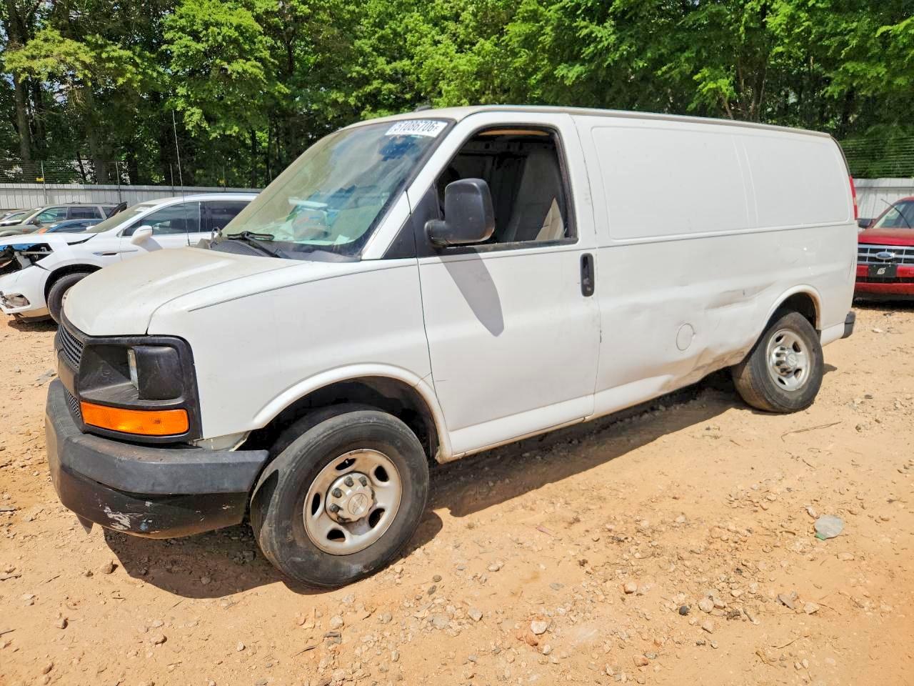 2015 Chevrolet Express G2500 White vin: 1GCWGFFFXF1102607