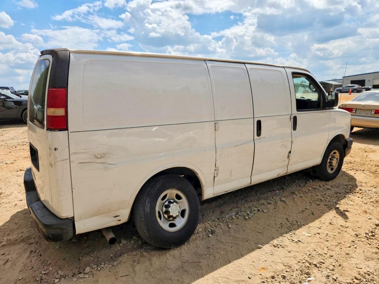 2015 Chevrolet Express G2500 White vin: 1GCWGFFFXF1102607