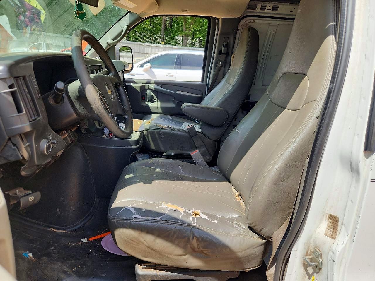 2015 Chevrolet Express G2500 White vin: 1GCWGFFFXF1102607