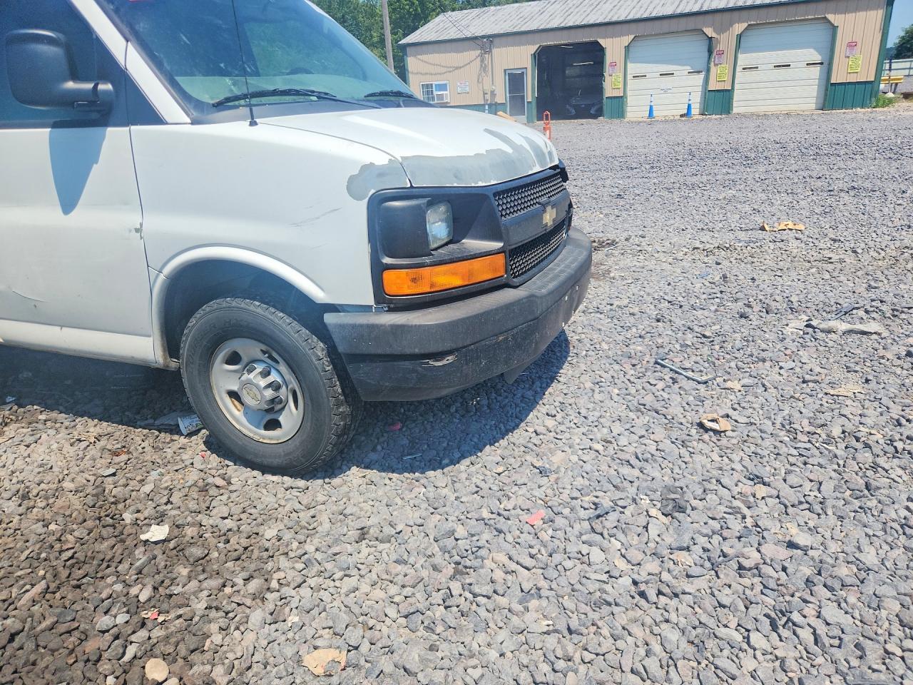 2013 Chevrolet Express G2500 White vin: 1GCWGGBAXD1115435