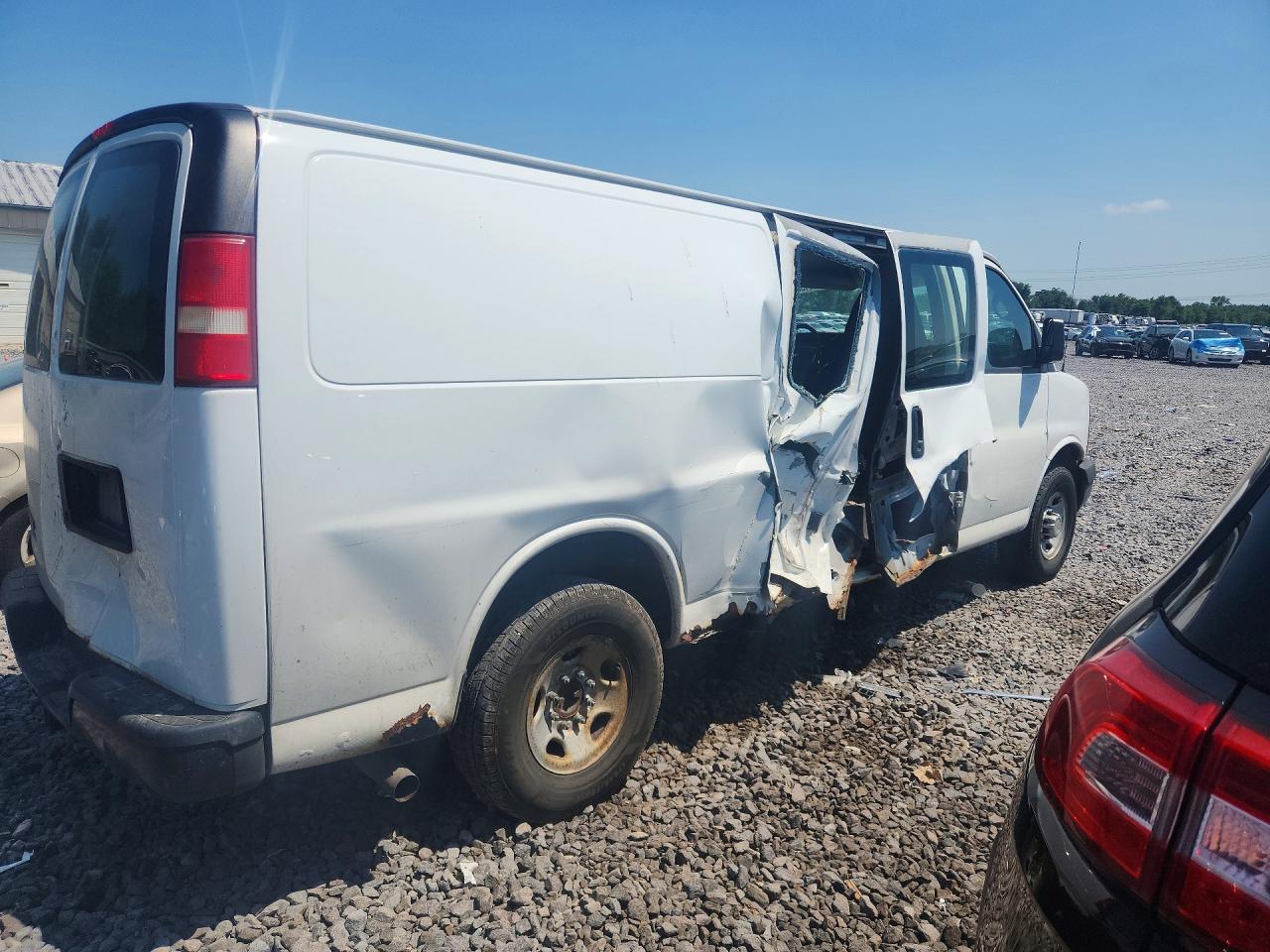 2013 Chevrolet Express G2500 White vin: 1GCWGGBAXD1115435