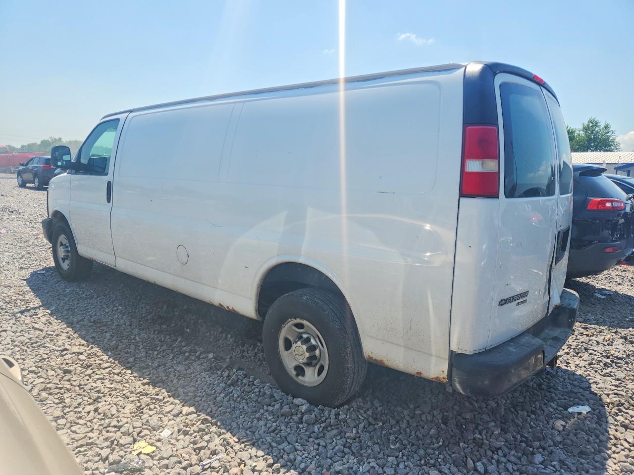 2013 Chevrolet Express G2500 White vin: 1GCWGGBAXD1115435