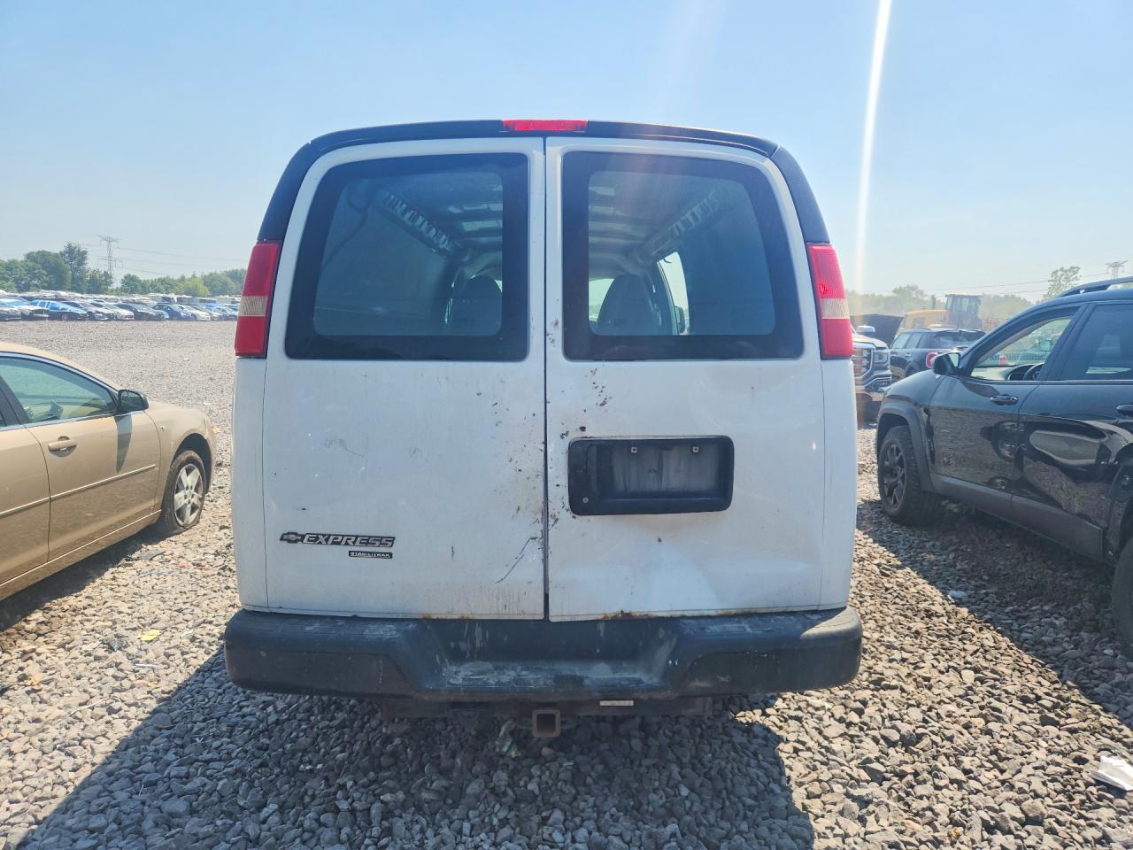 2013 Chevrolet Express G2500 White vin: 1GCWGGBAXD1115435