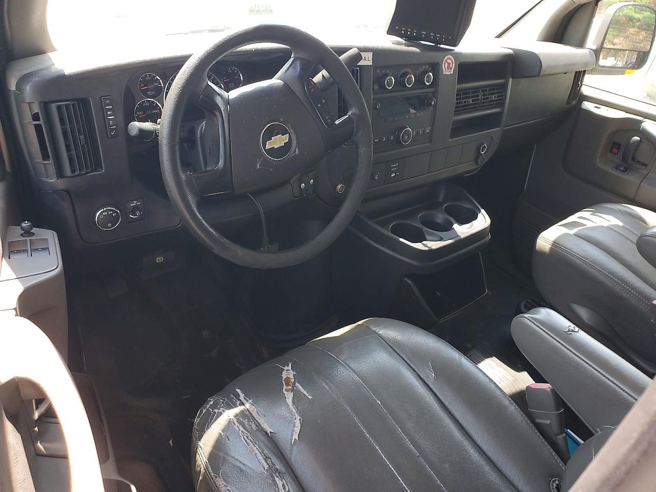 2012 Chevrolet Express G2500 White vin: 1GCWGGCA4C1156737