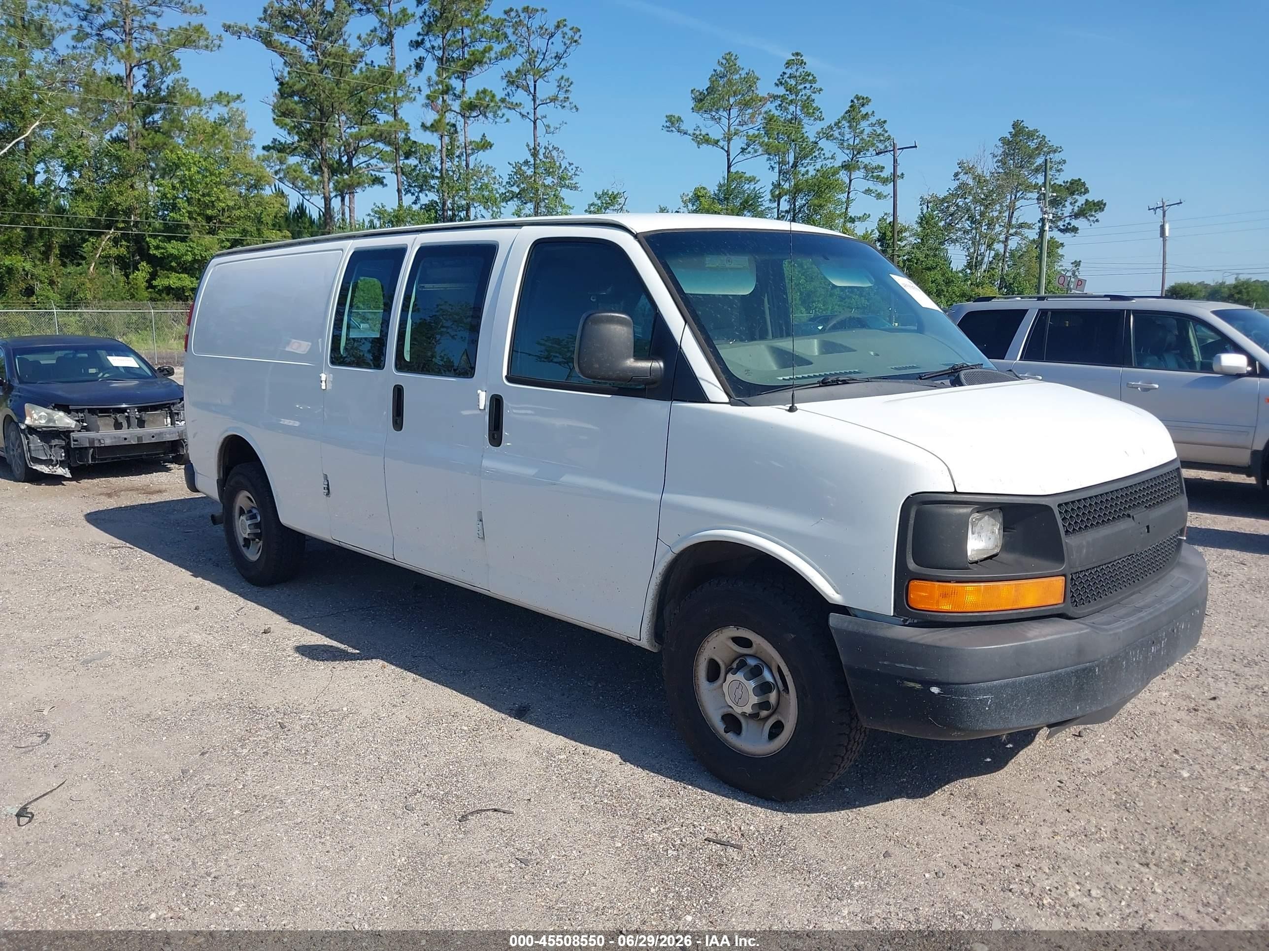 2015 Chevrolet Express 2500 Work Van White vin: 1GCWGGCFXF1100835