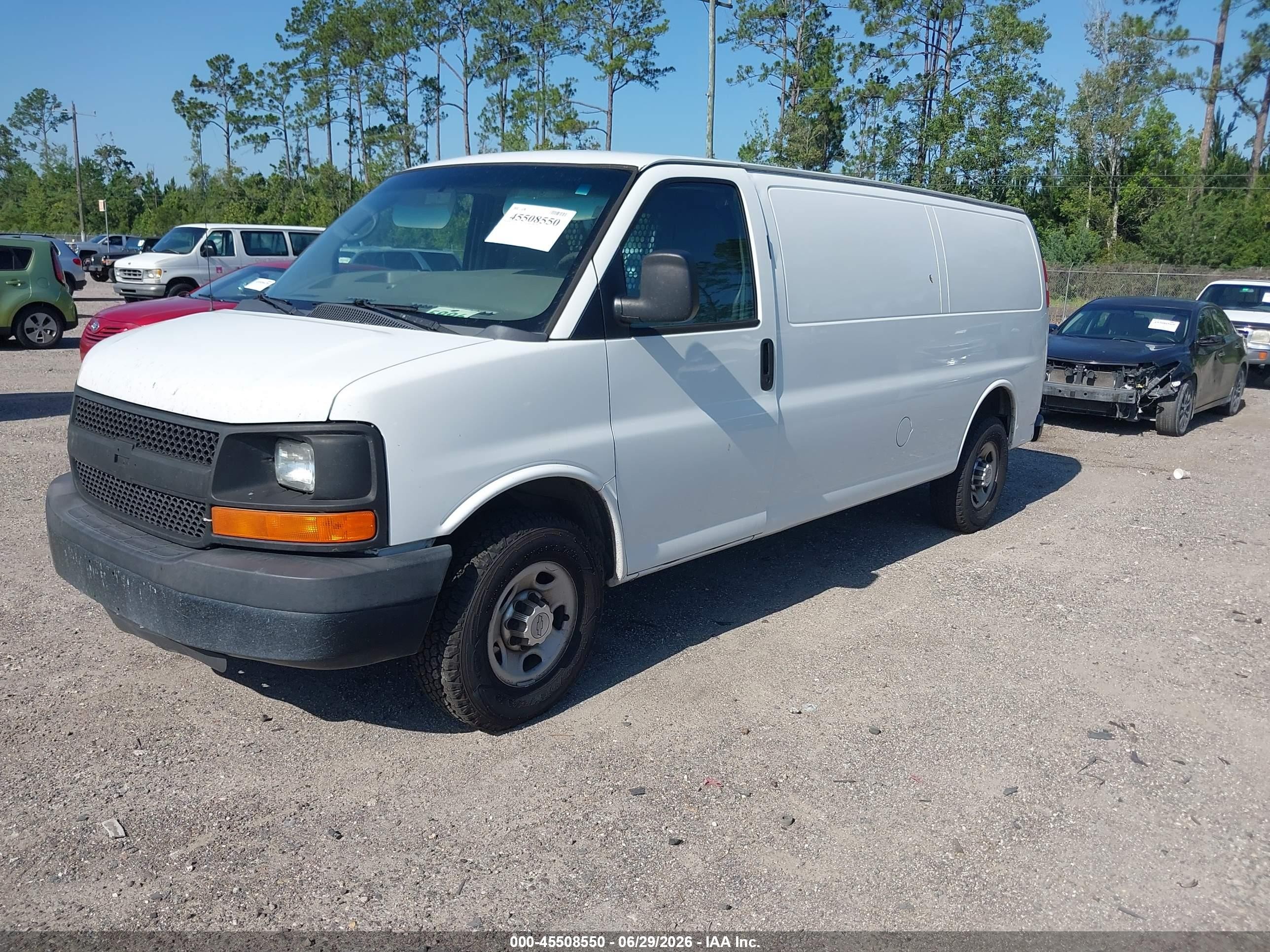 2015 Chevrolet Express 2500 Work Van Белый vin: 1GCWGGCFXF1100835