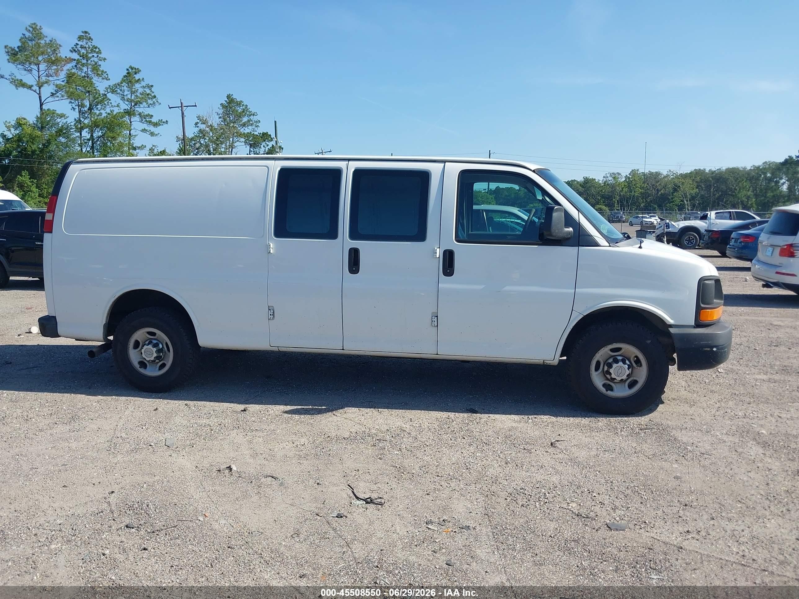 2015 Chevrolet Express 2500 Work Van Белый vin: 1GCWGGCFXF1100835