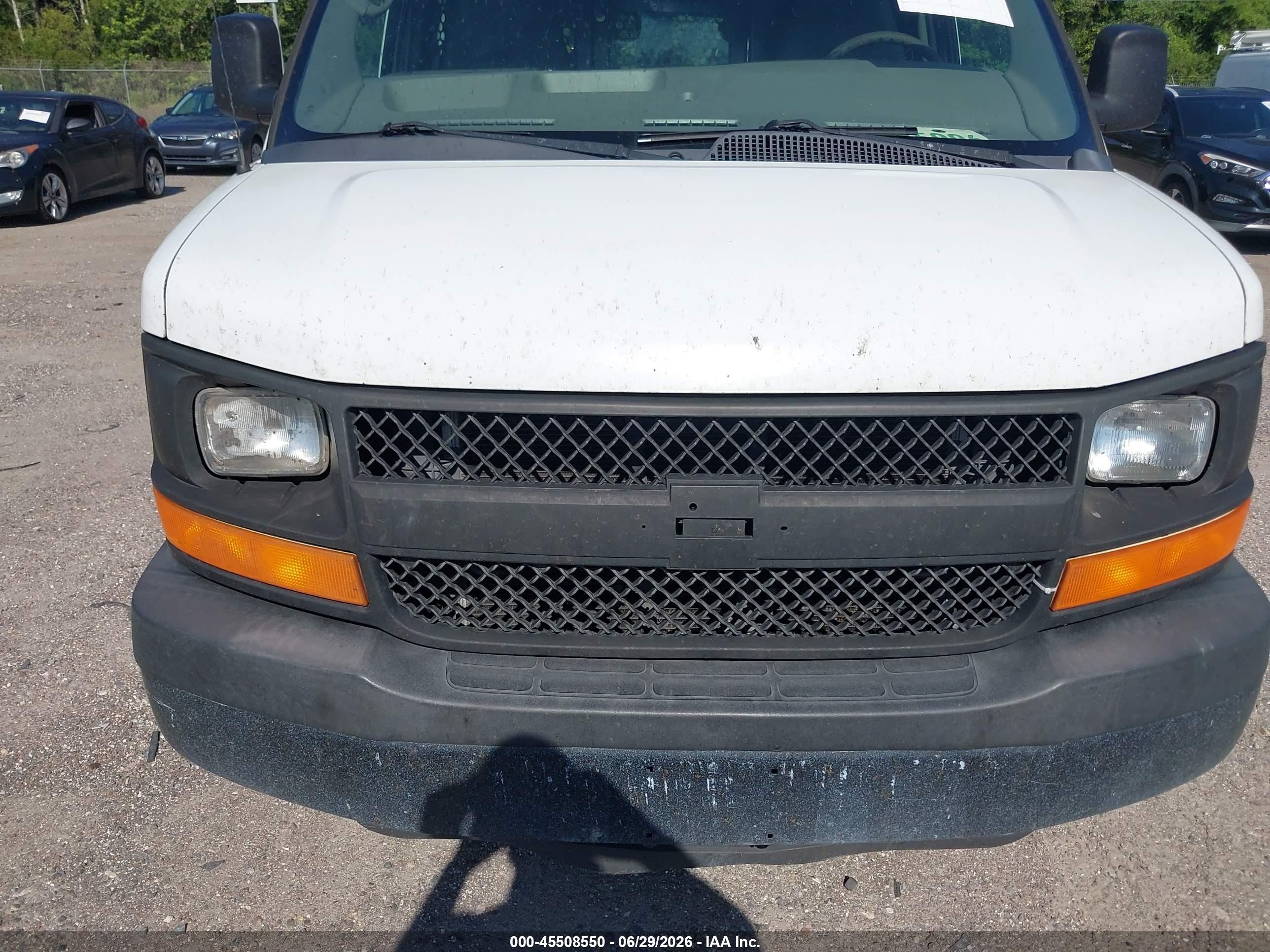 2015 Chevrolet Express 2500 Work Van Белый vin: 1GCWGGCFXF1100835