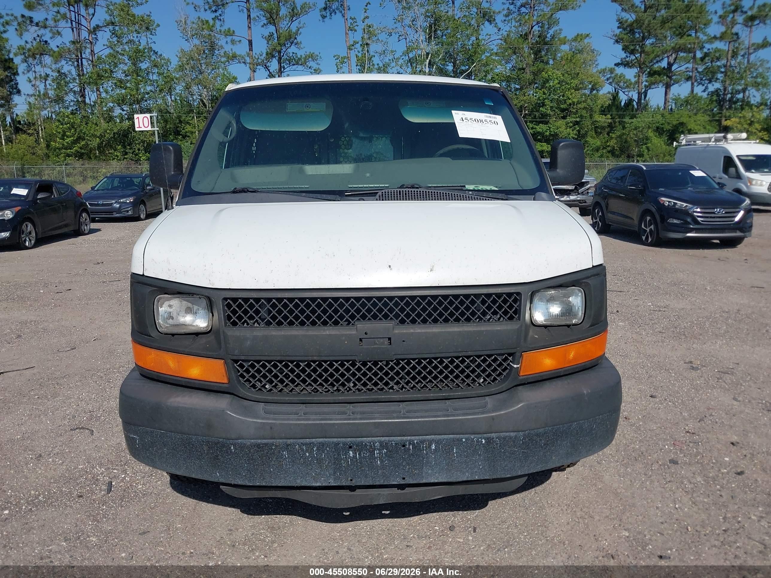2015 Chevrolet Express 2500 Work Van Белый vin: 1GCWGGCFXF1100835