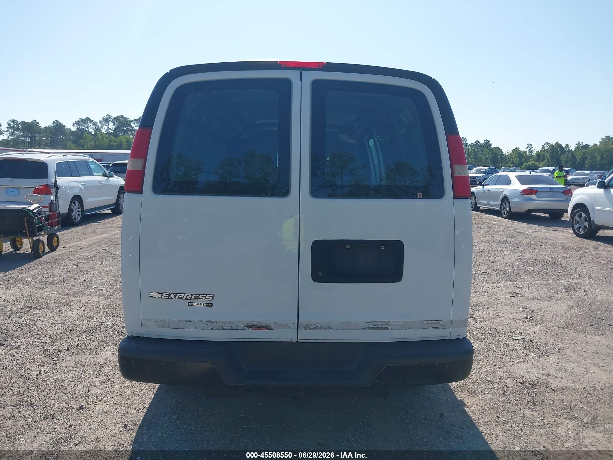 2015 Chevrolet Express 2500 Work Van Белый vin: 1GCWGGCFXF1100835