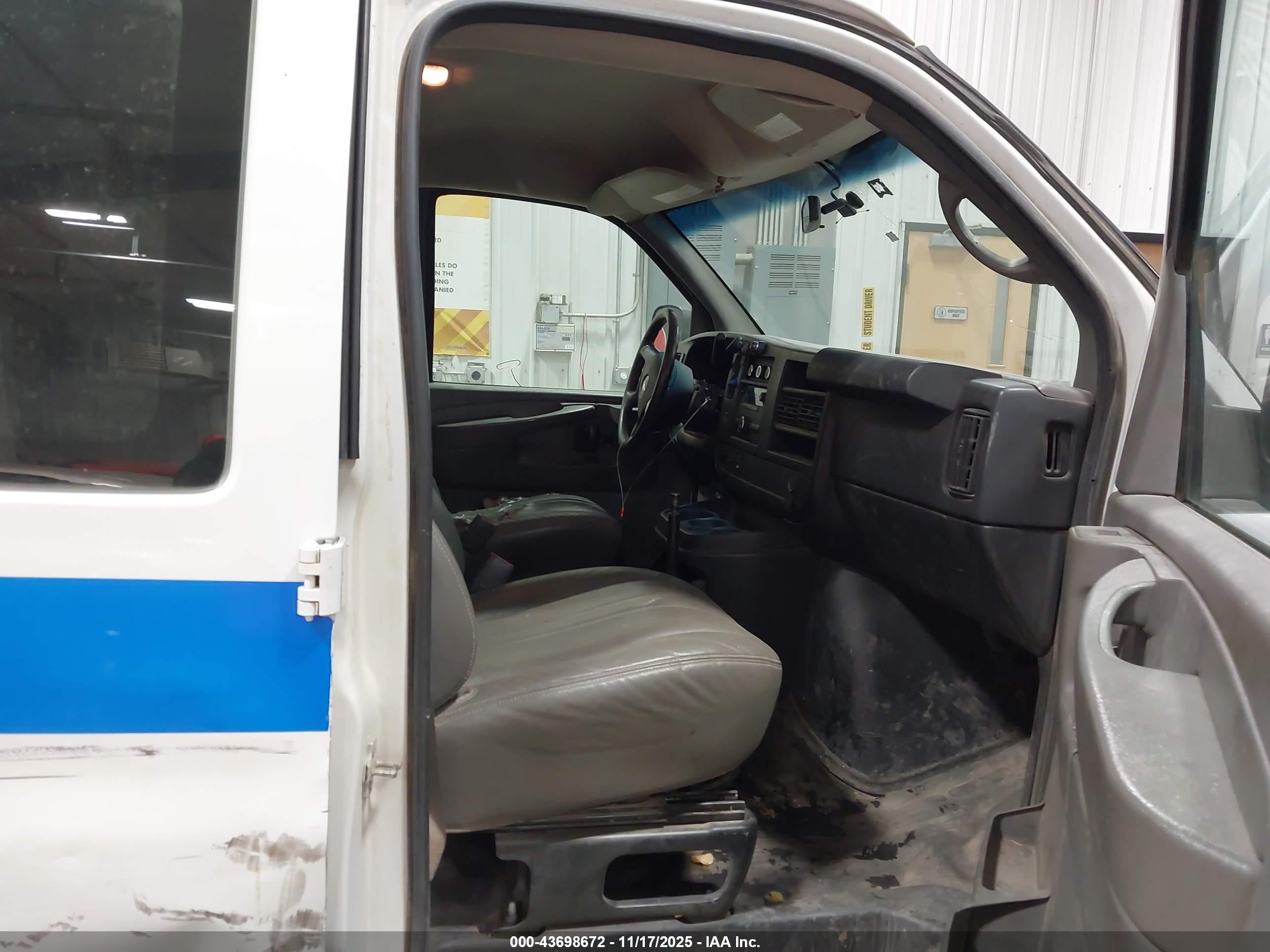 2013 Chevrolet Express 2500 Work Van White vin: 1GCWGGCGXD1123442