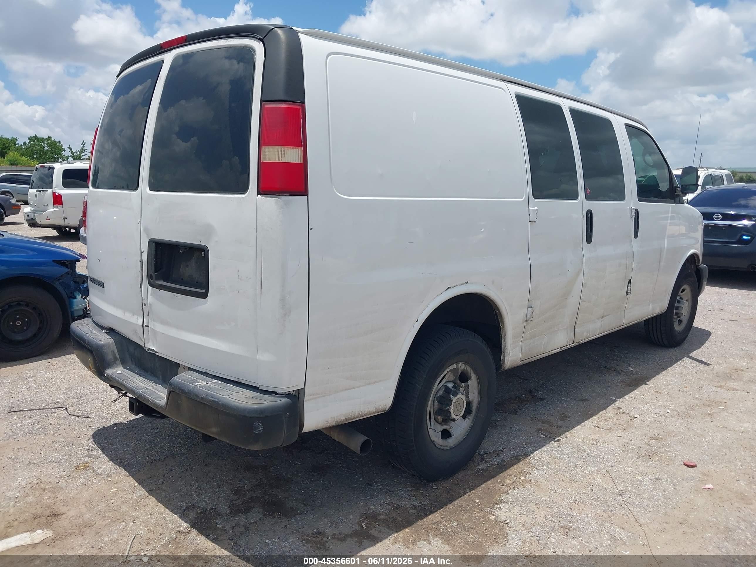 2010 Chevrolet Express 2500 Work Van White vin: 1GCZGFAA0A1107820