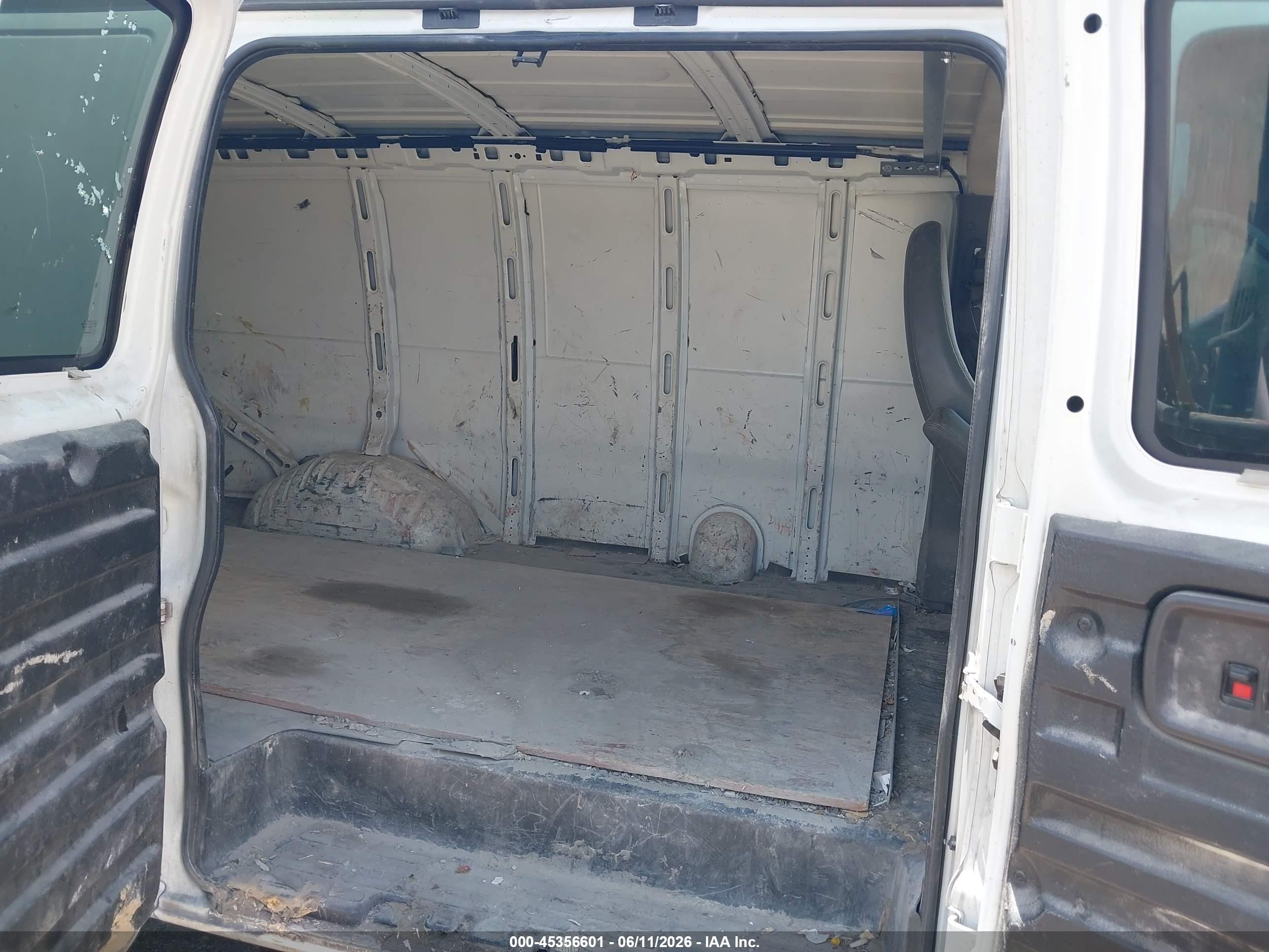 2010 Chevrolet Express 2500 Work Van White vin: 1GCZGFAA0A1107820