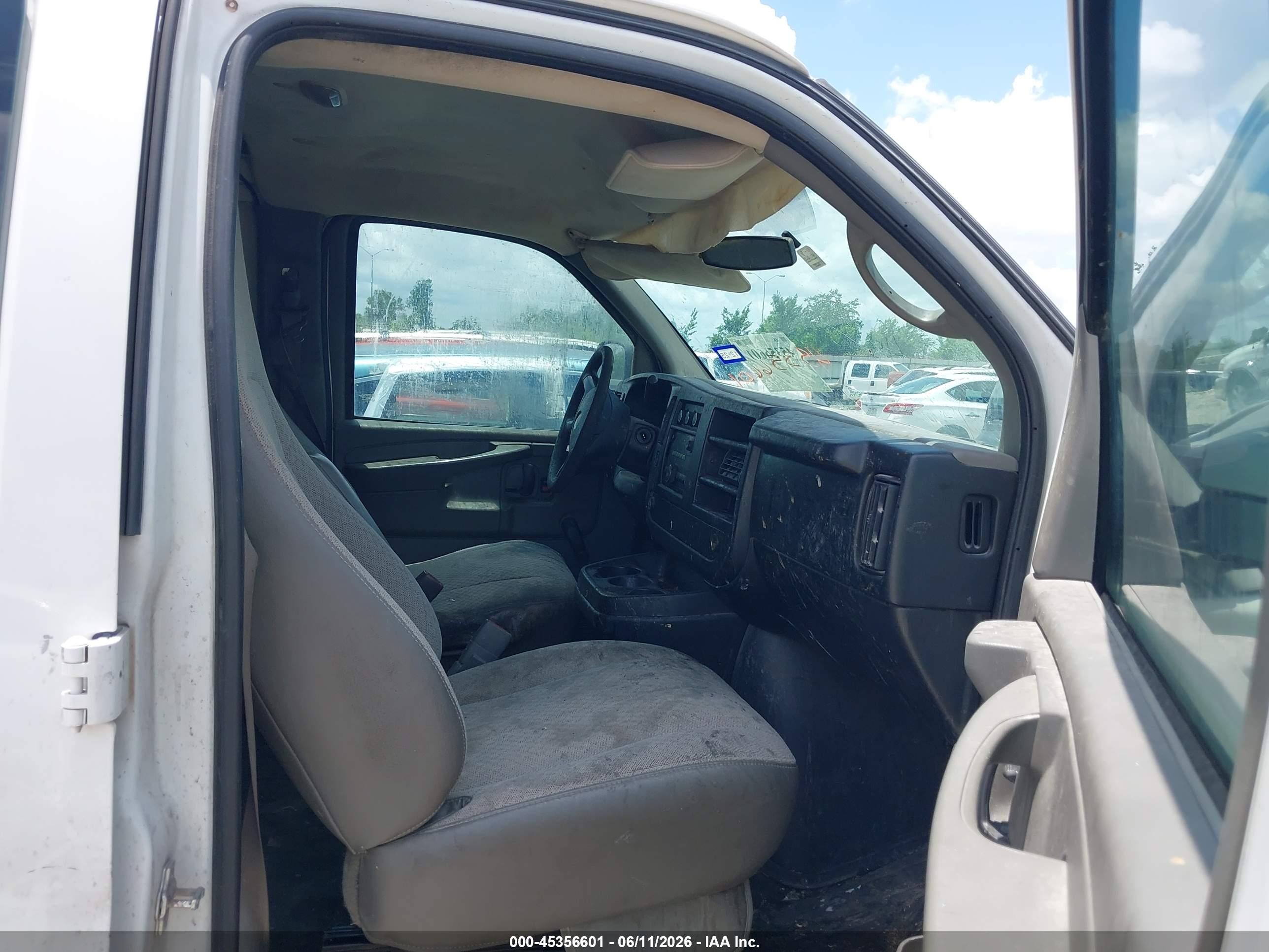 2010 Chevrolet Express 2500 Work Van White vin: 1GCZGFAA0A1107820