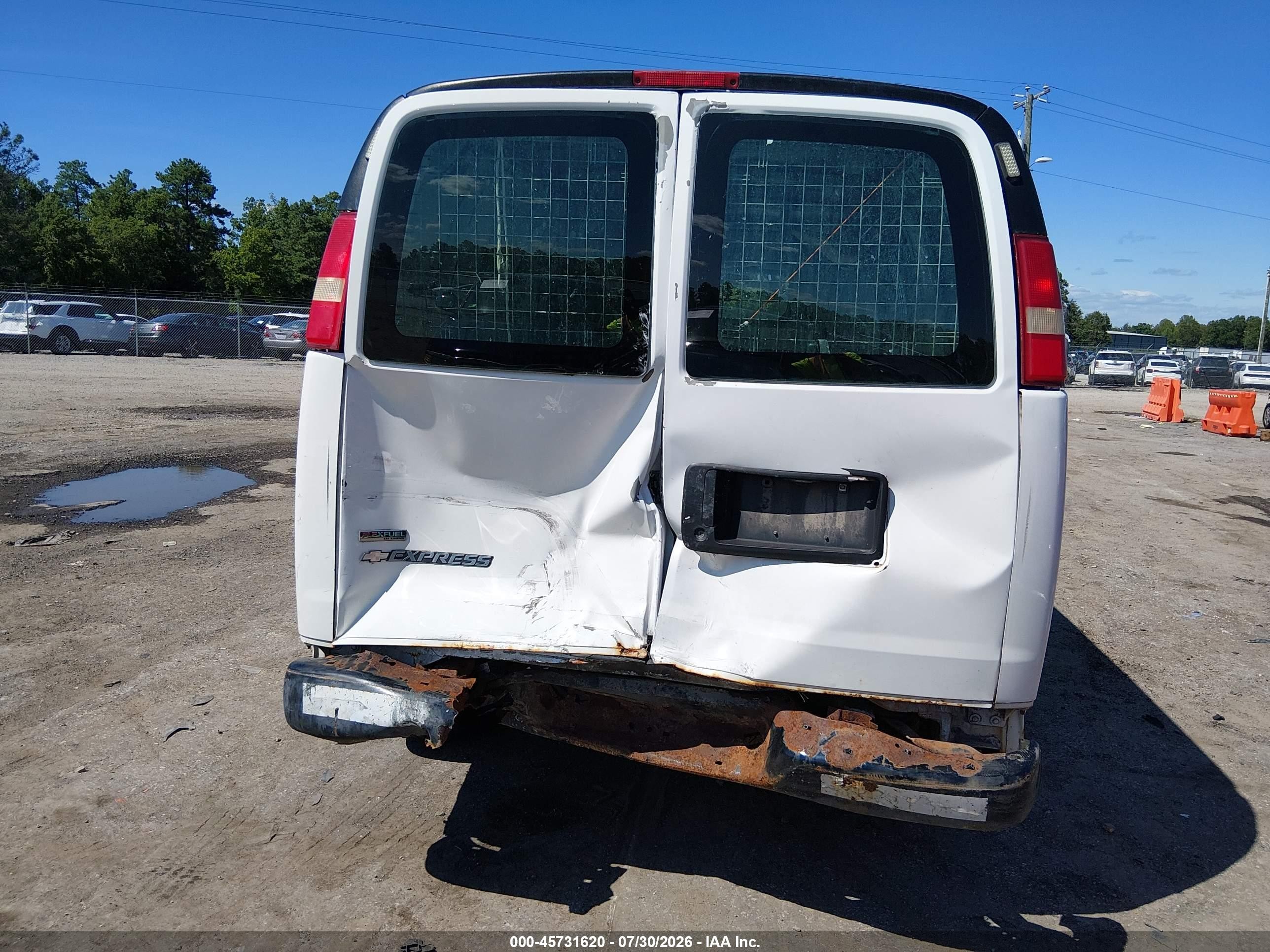 2010 Chevrolet Express 2500 Work Van White vin: 1GCZGFAA3A1120741