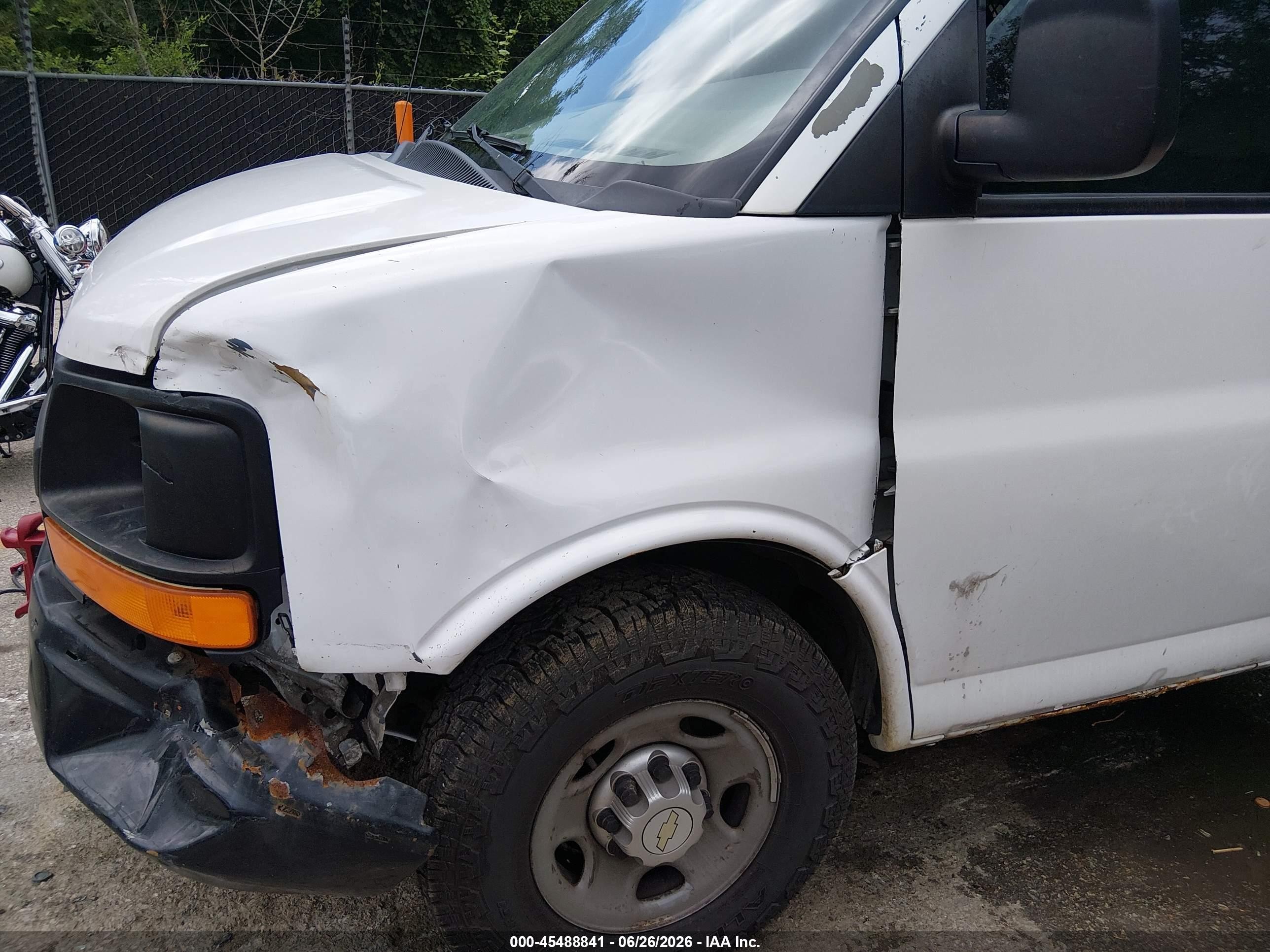 2010 Chevrolet Express 2500 Work Van White vin: 1GCZGFBA2A1151879