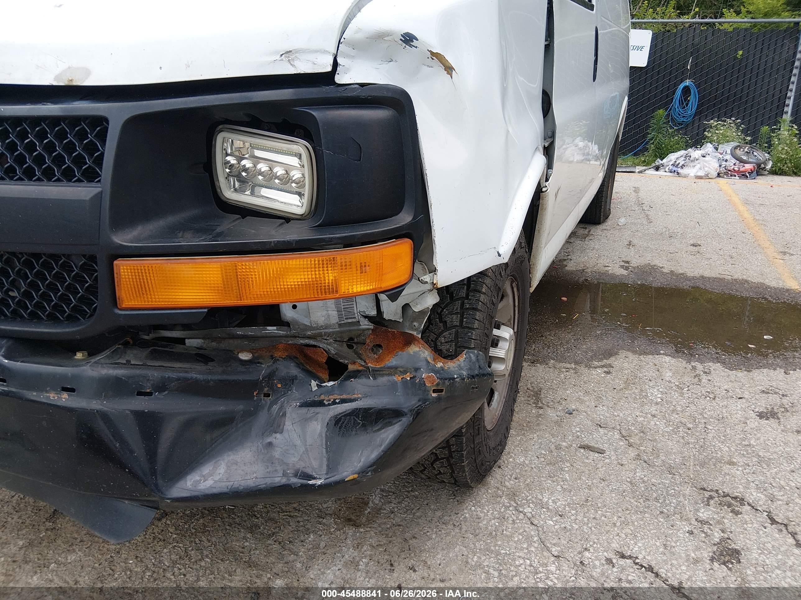 2010 Chevrolet Express 2500 Work Van White vin: 1GCZGFBA2A1151879