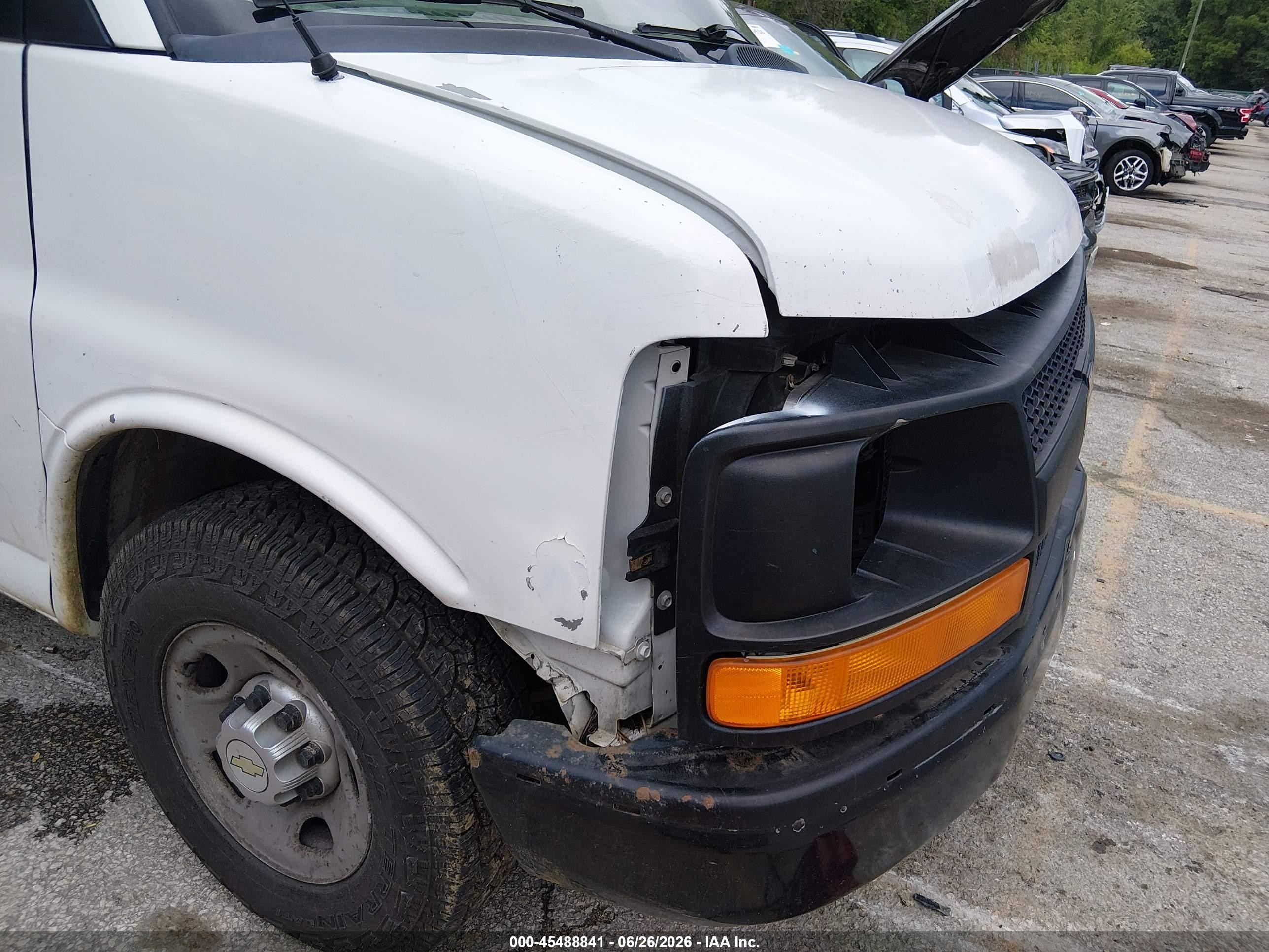 2010 Chevrolet Express 2500 Work Van White vin: 1GCZGFBA2A1151879