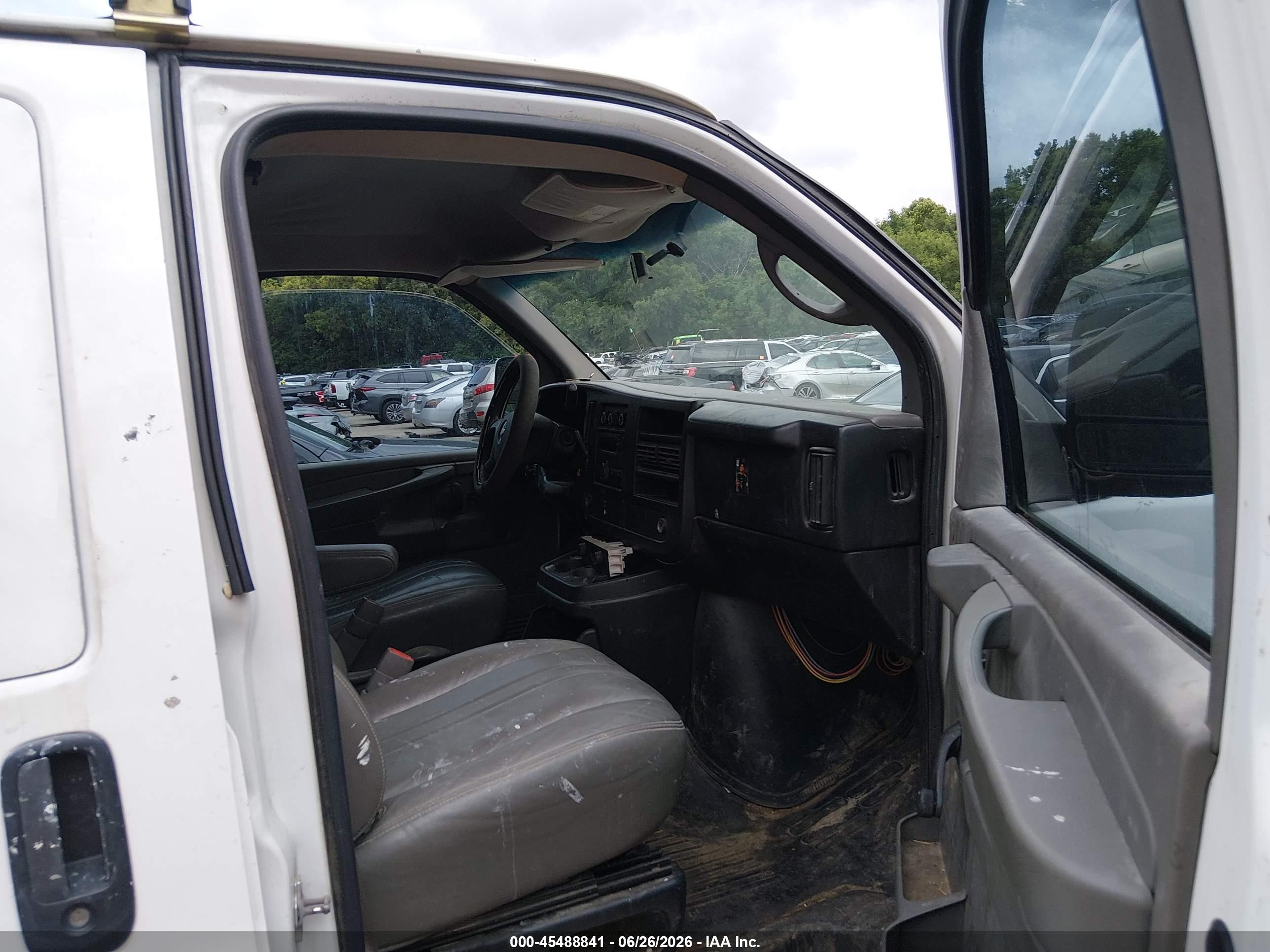 2010 Chevrolet Express 2500 Work Van White vin: 1GCZGFBA2A1151879