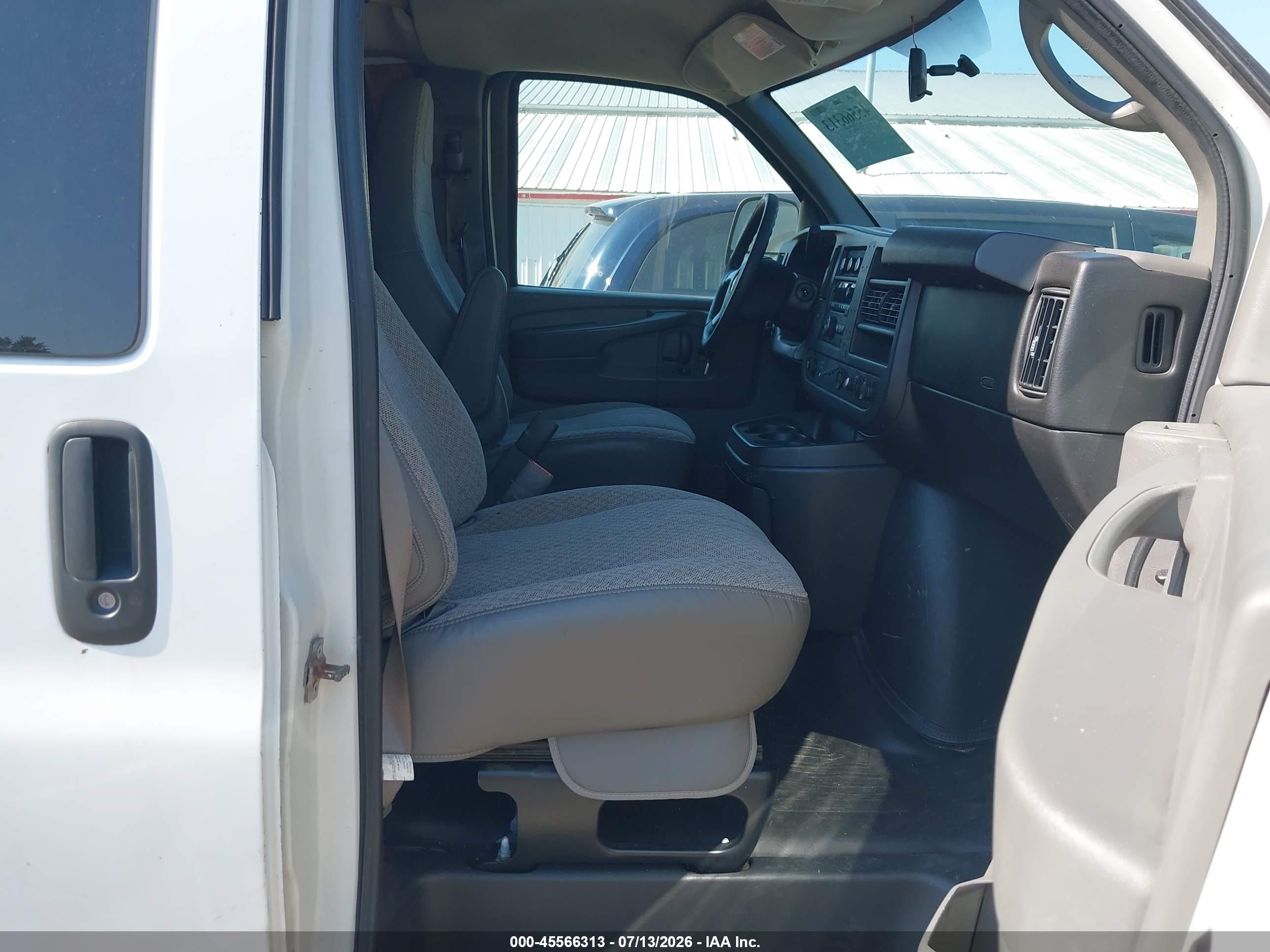 2010 Chevrolet Express 2500 Work Van White vin: 1GCZGFBA3A1109432