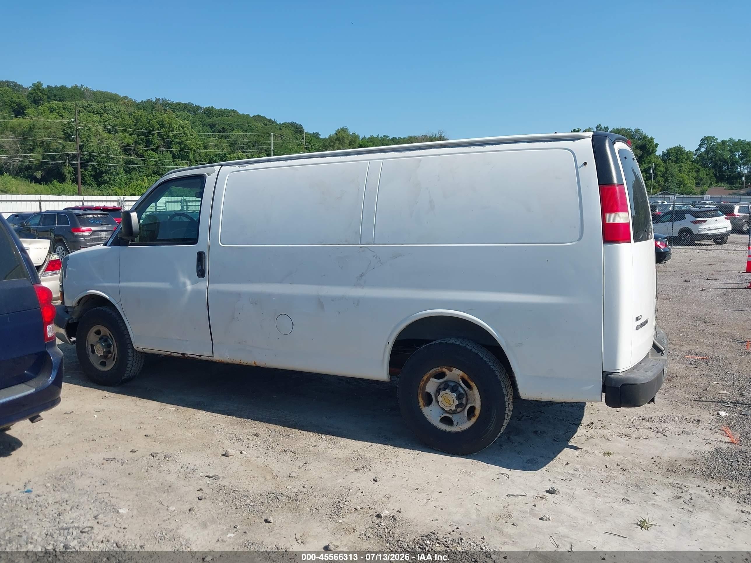 2010 Chevrolet Express 2500 Work Van White vin: 1GCZGFBA3A1109432