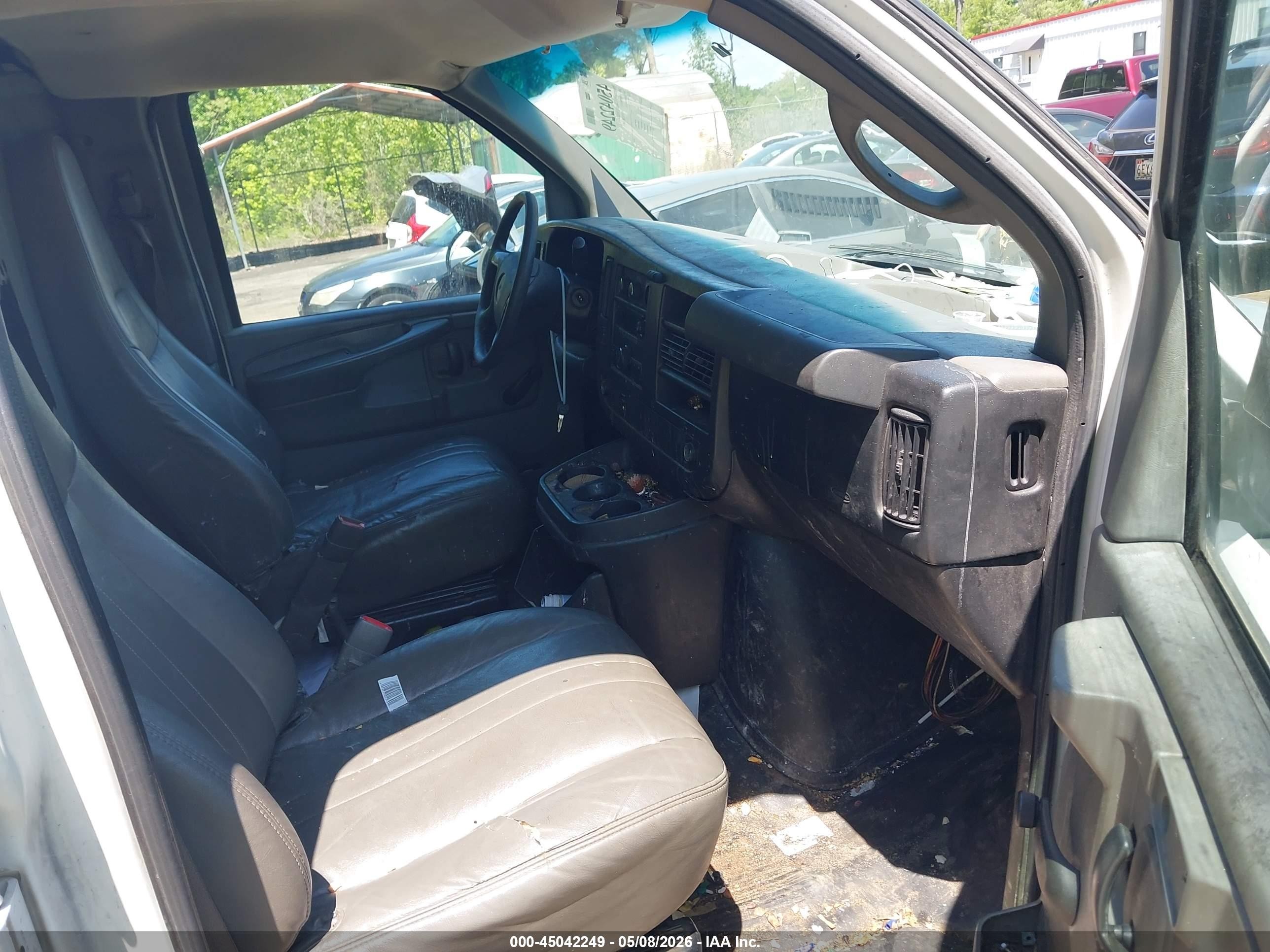 2010 Chevrolet Express 2500 Work Van White vin: 1GCZGFBA3A1112282