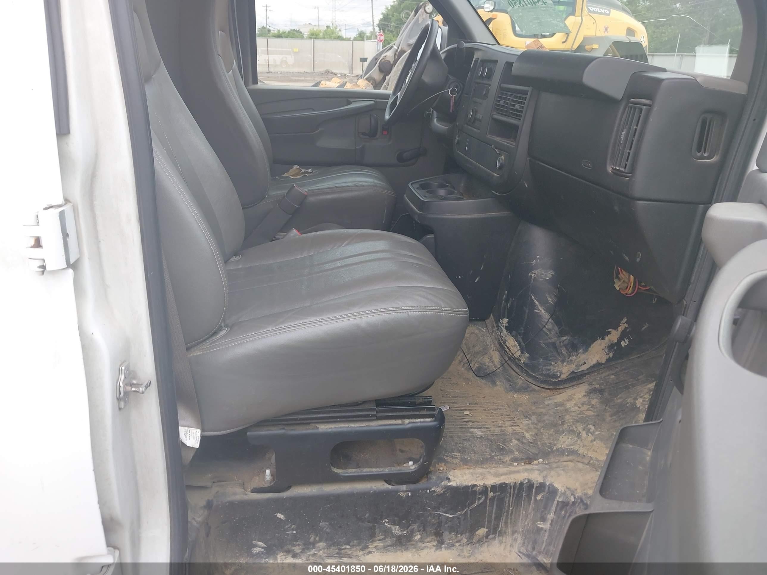 2010 Chevrolet Express 2500 Work Van White vin: 1GCZGFDA0A1113130