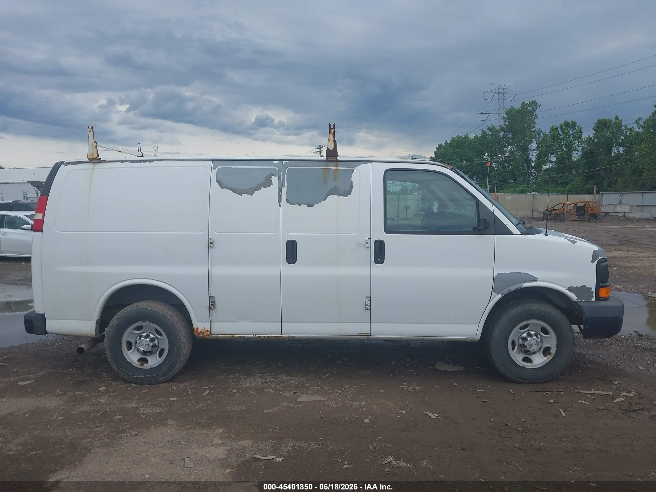2010 Chevrolet Express 2500 Work Van White vin: 1GCZGFDA0A1113130