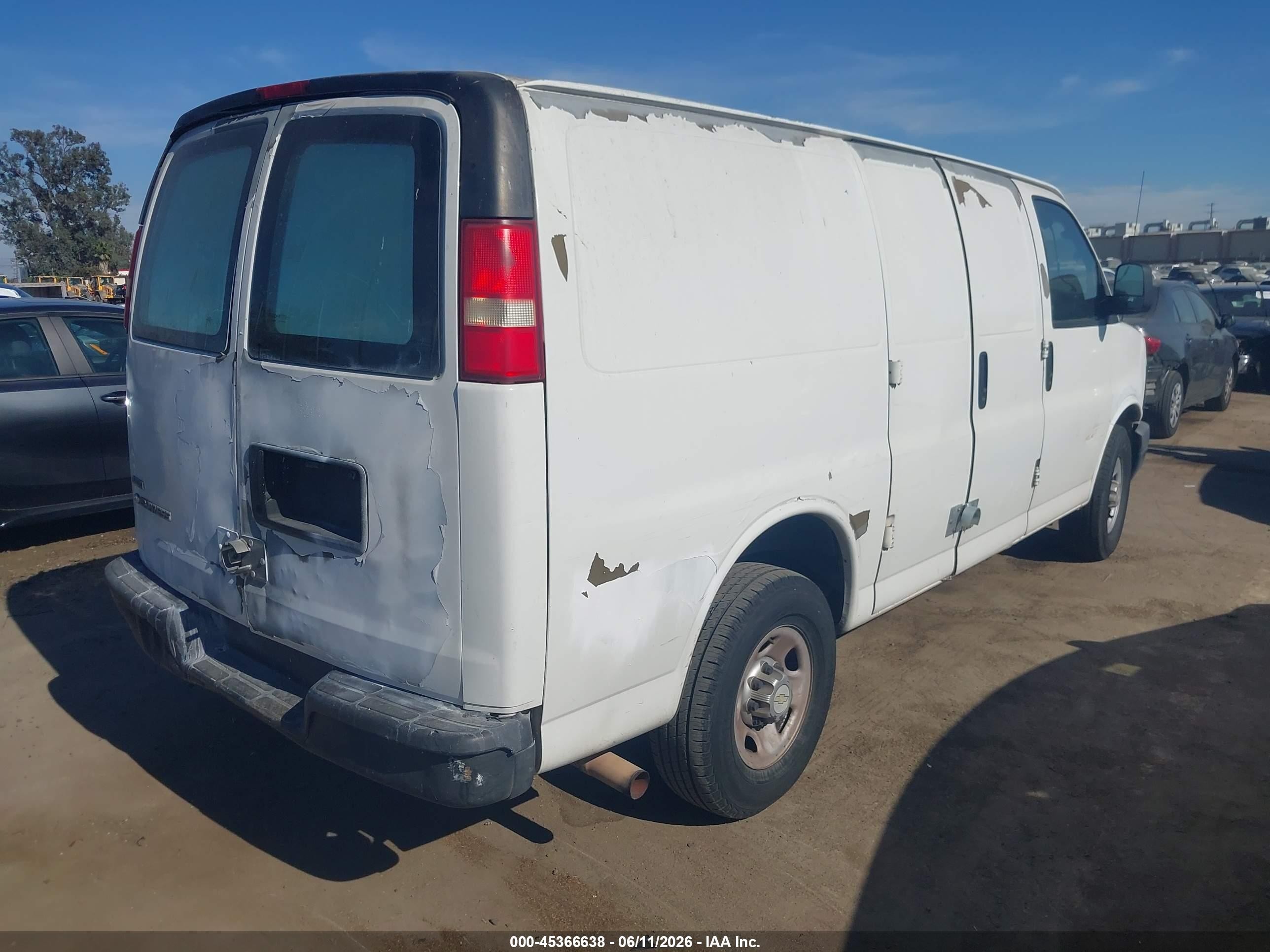 2010 Chevrolet Express 2500 Work Van Белый vin: 1GCZGFDA1A1124122