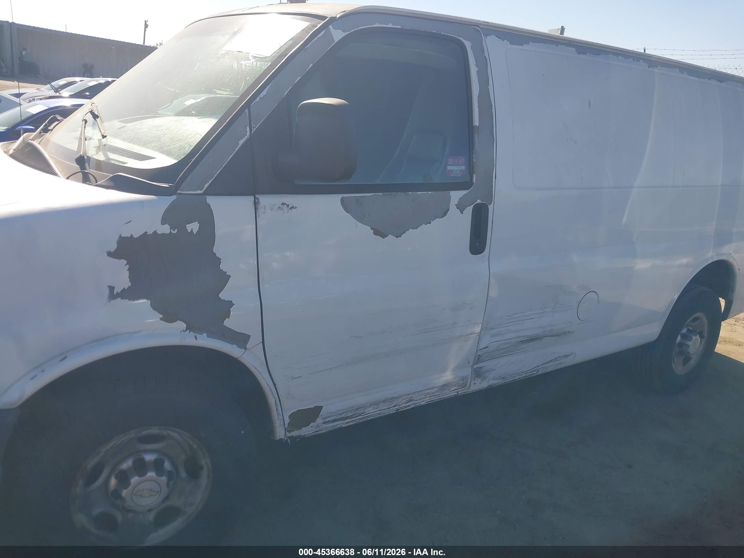 2010 Chevrolet Express 2500 Work Van Белый vin: 1GCZGFDA1A1124122