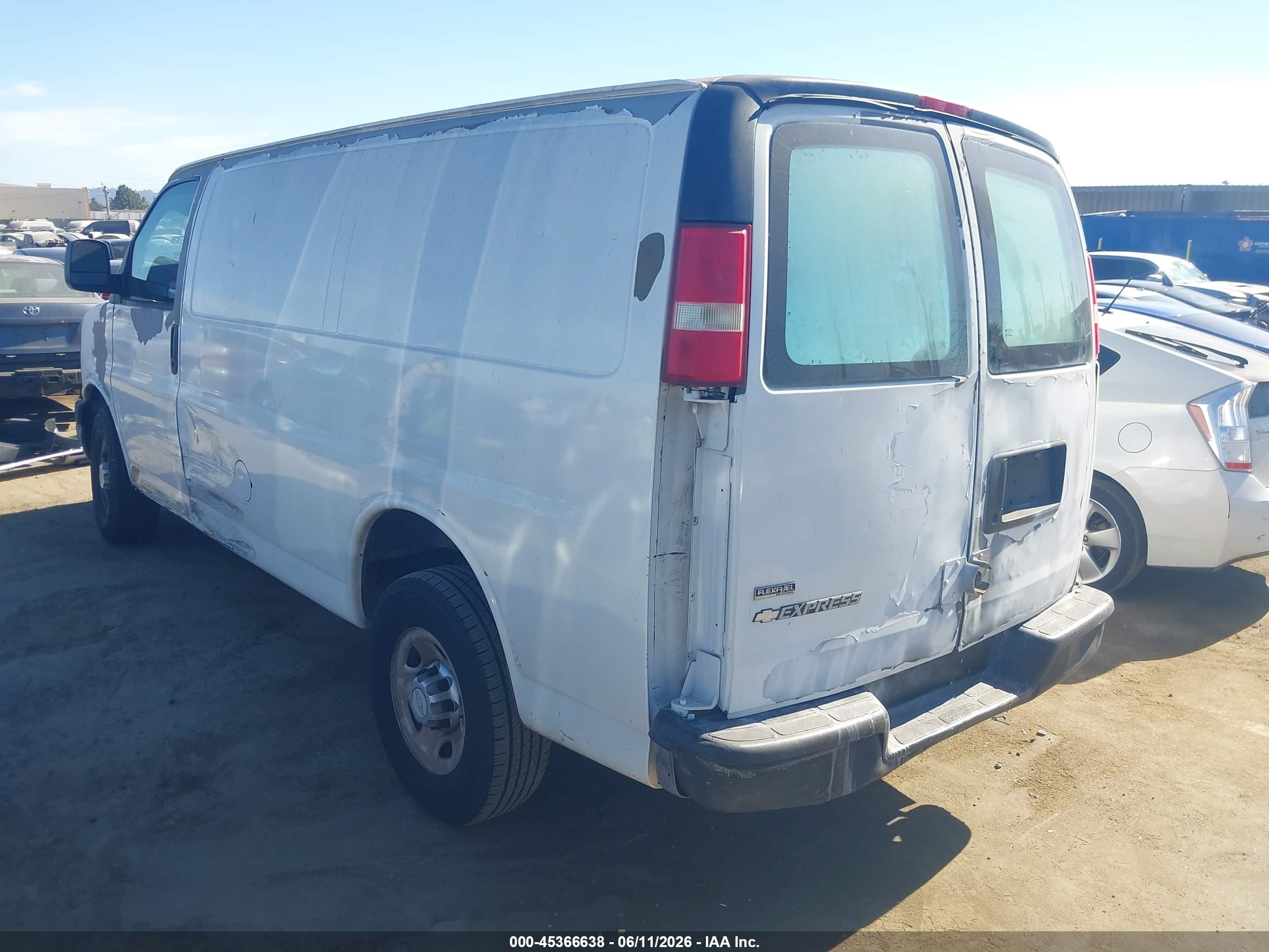 2010 Chevrolet Express 2500 Work Van Белый vin: 1GCZGFDA1A1124122