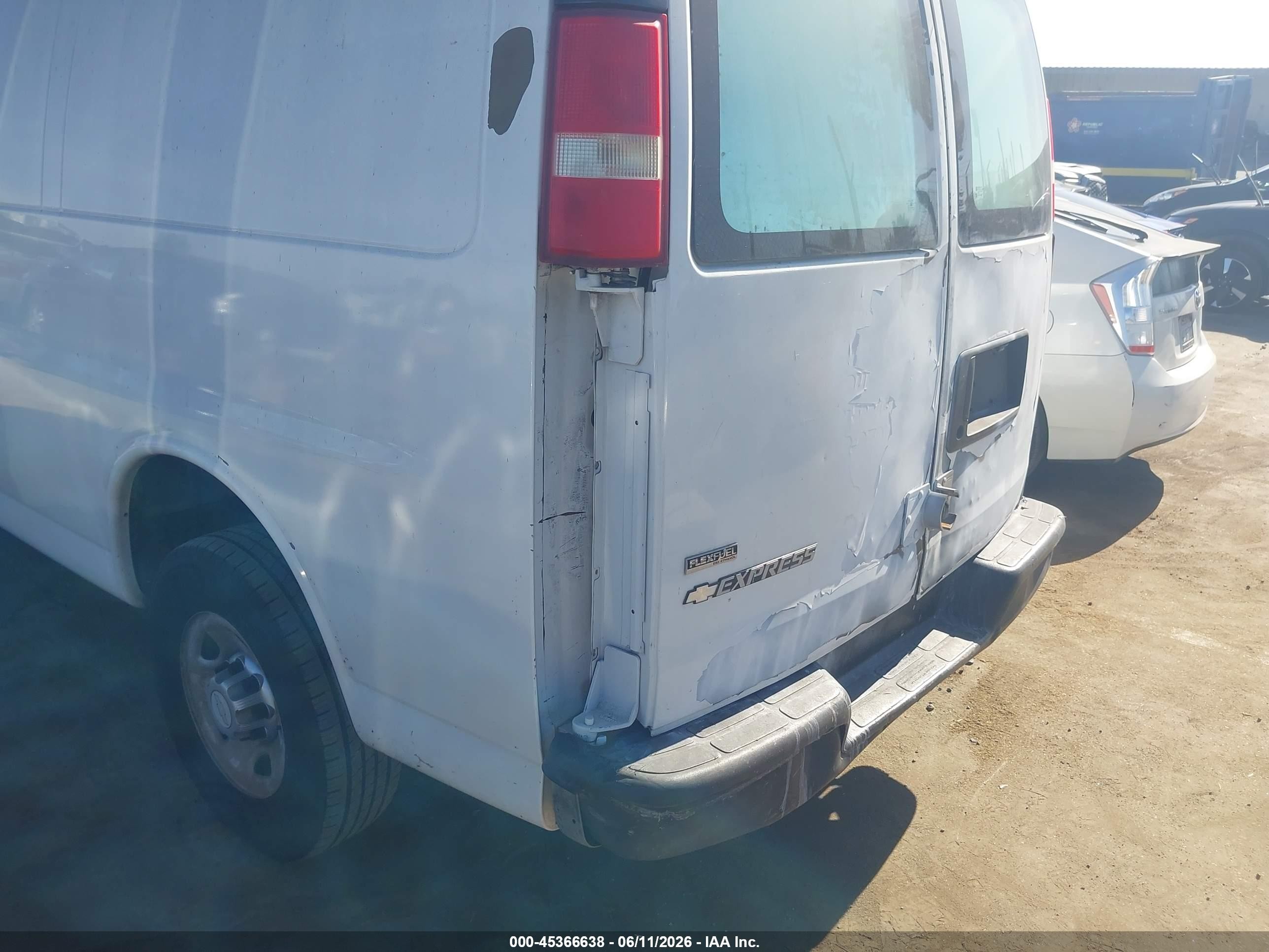 2010 Chevrolet Express 2500 Work Van Белый vin: 1GCZGFDA1A1124122