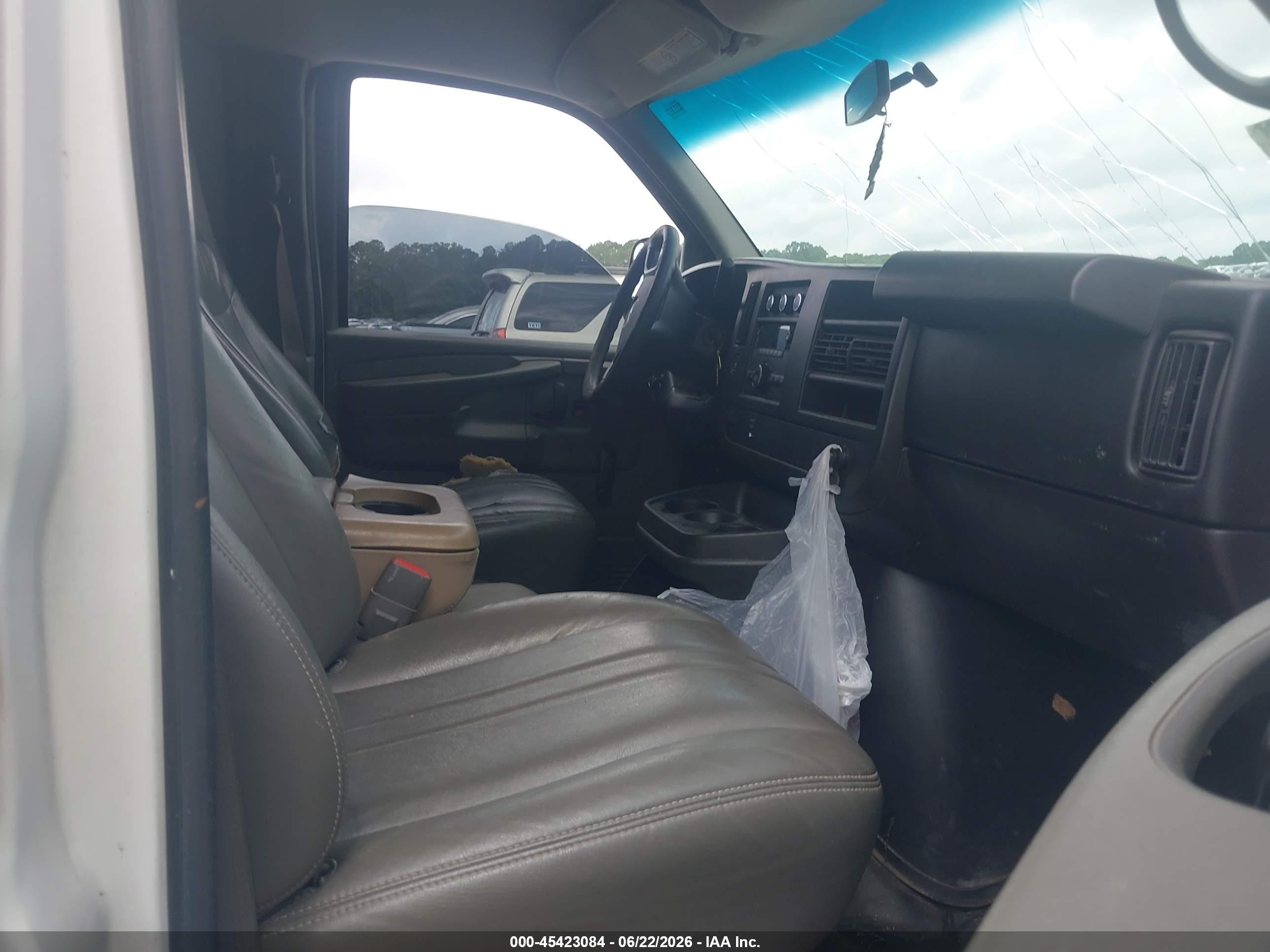 2010 Chevrolet Express 2500 Work Van White vin: 1GCZGFDA8A1160292
