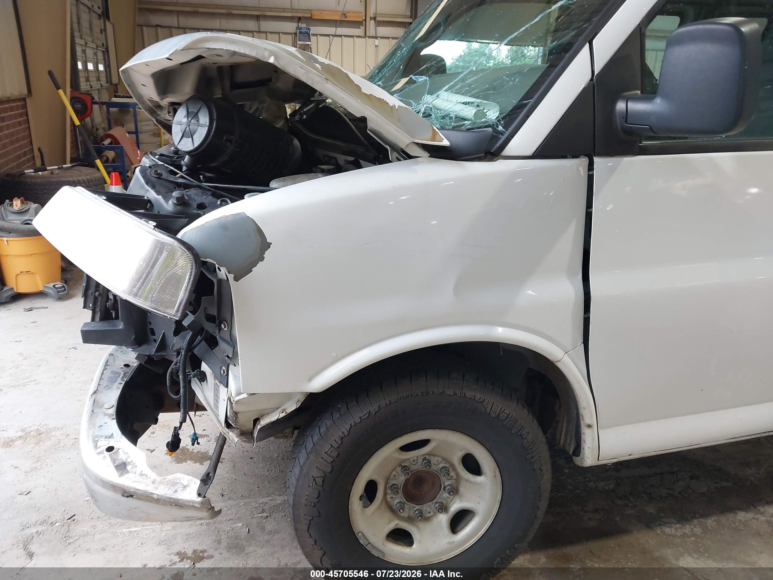 2010 Chevrolet Express 2500 Work Van White vin: 1GCZGGAAXA1183101