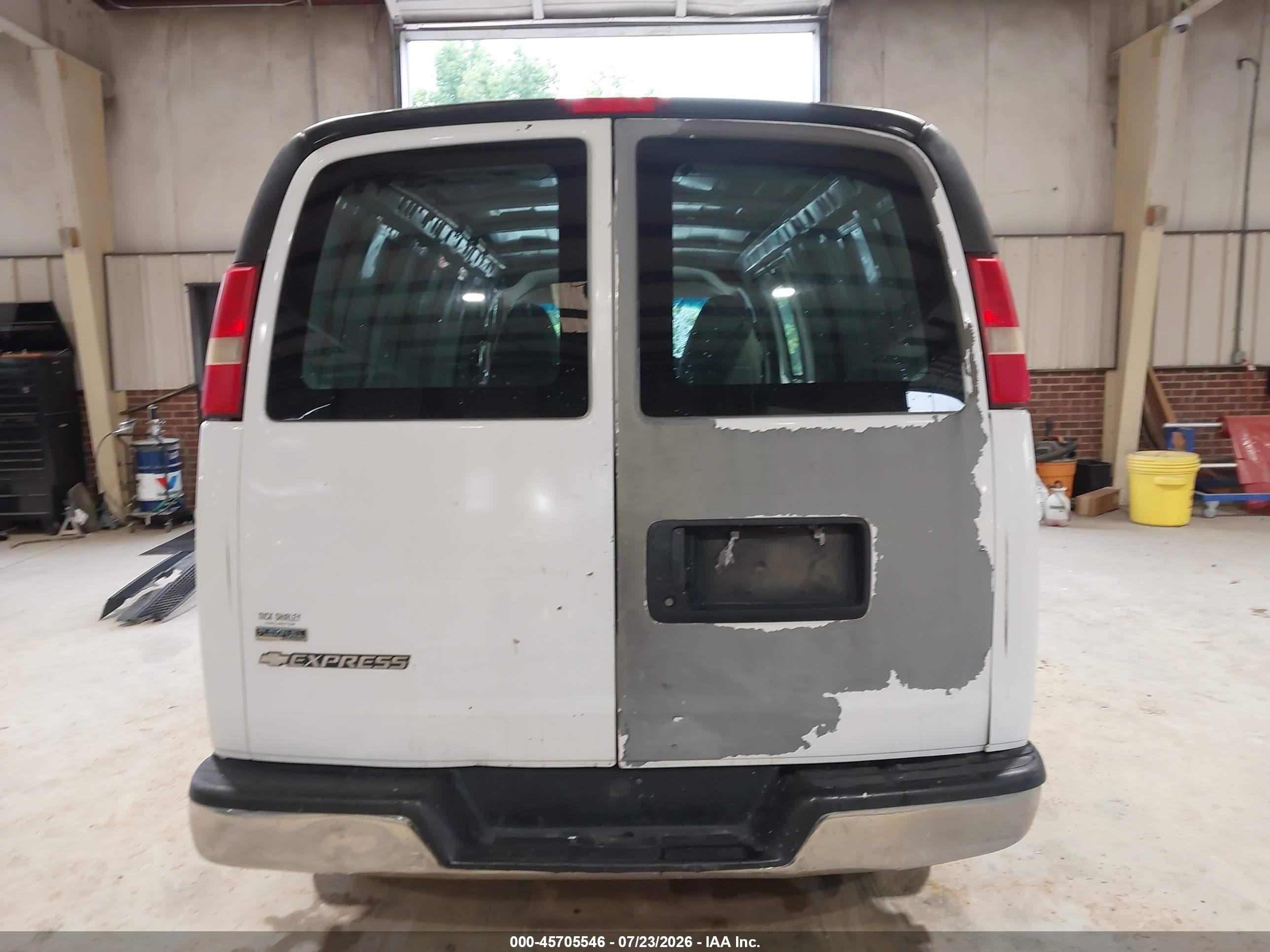 2010 Chevrolet Express 2500 Work Van White vin: 1GCZGGAAXA1183101