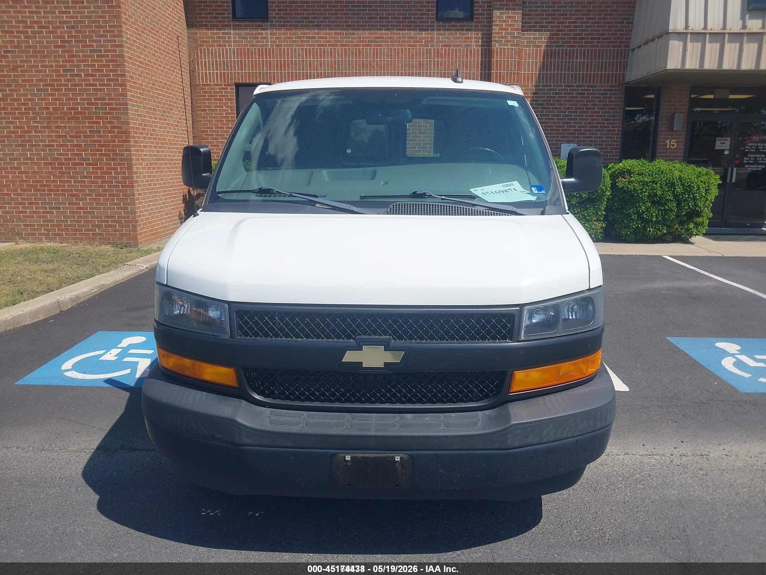 2018 Chevrolet Express 3500 Work Van Белый vin: 1GCZGHFG4J1260399