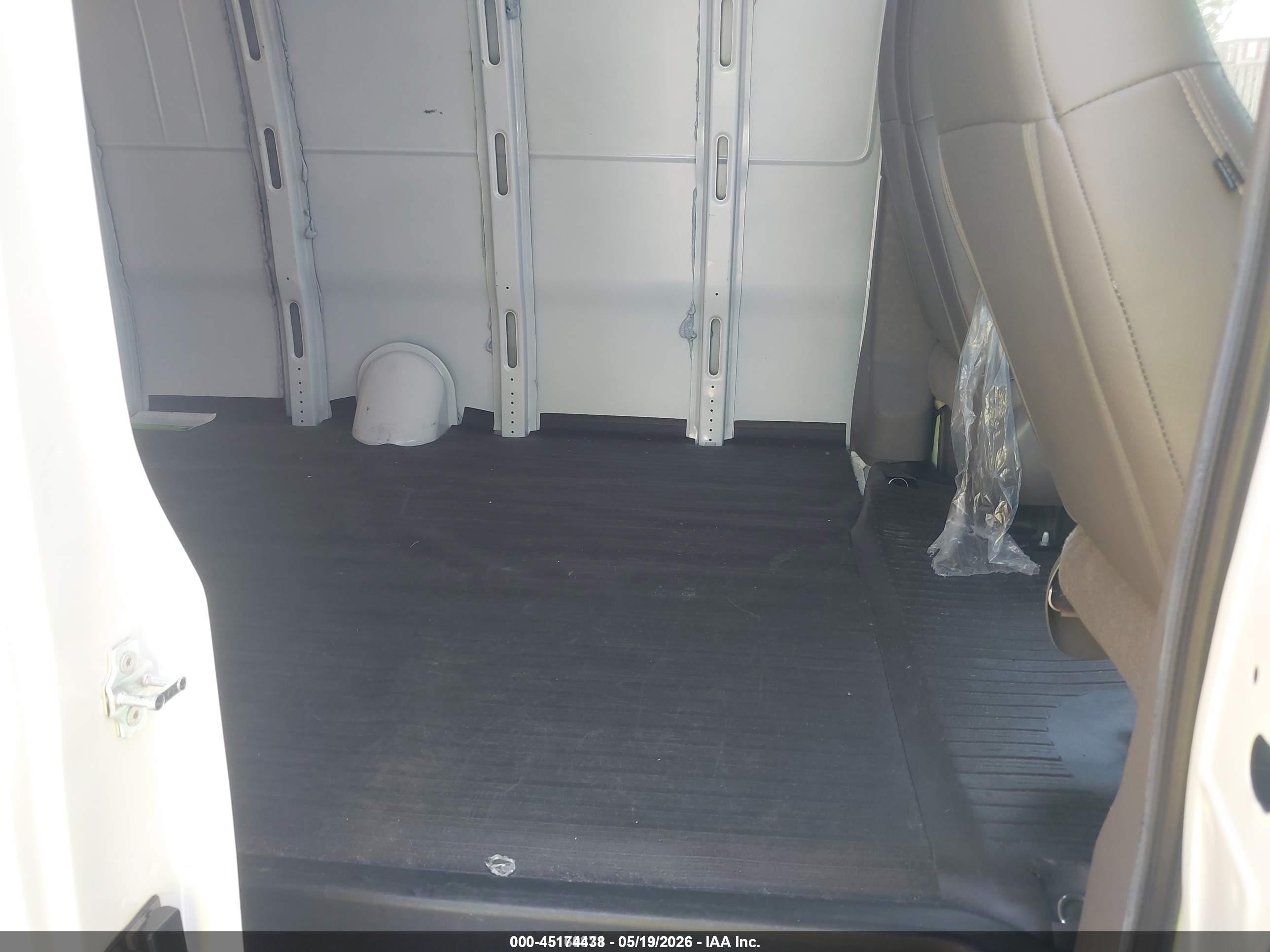 2018 Chevrolet Express 3500 Work Van Белый vin: 1GCZGHFG4J1260399