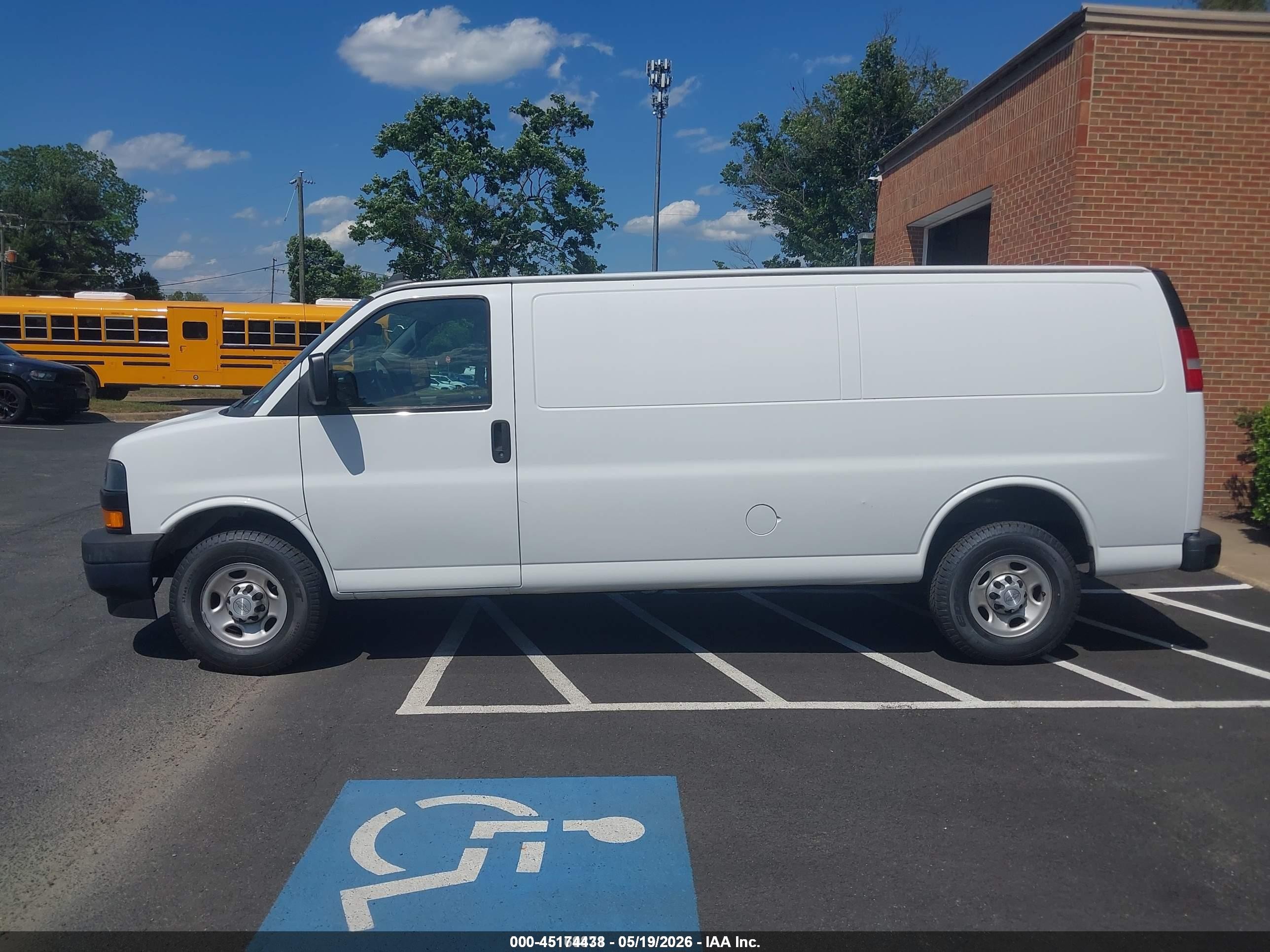2018 Chevrolet Express 3500 Work Van Белый vin: 1GCZGHFG4J1260399