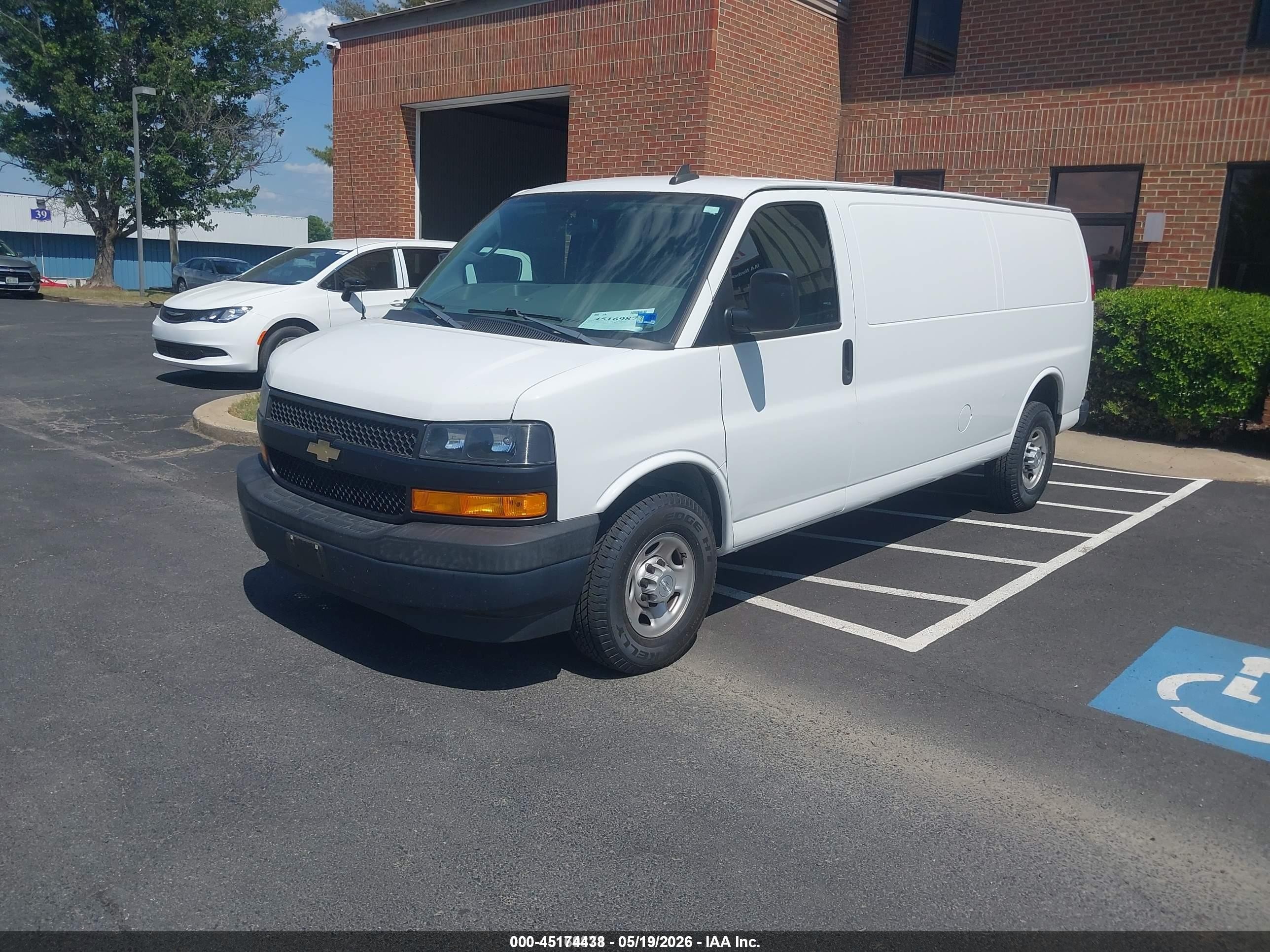 2018 Chevrolet Express 3500 Work Van Белый vin: 1GCZGHFG4J1260399