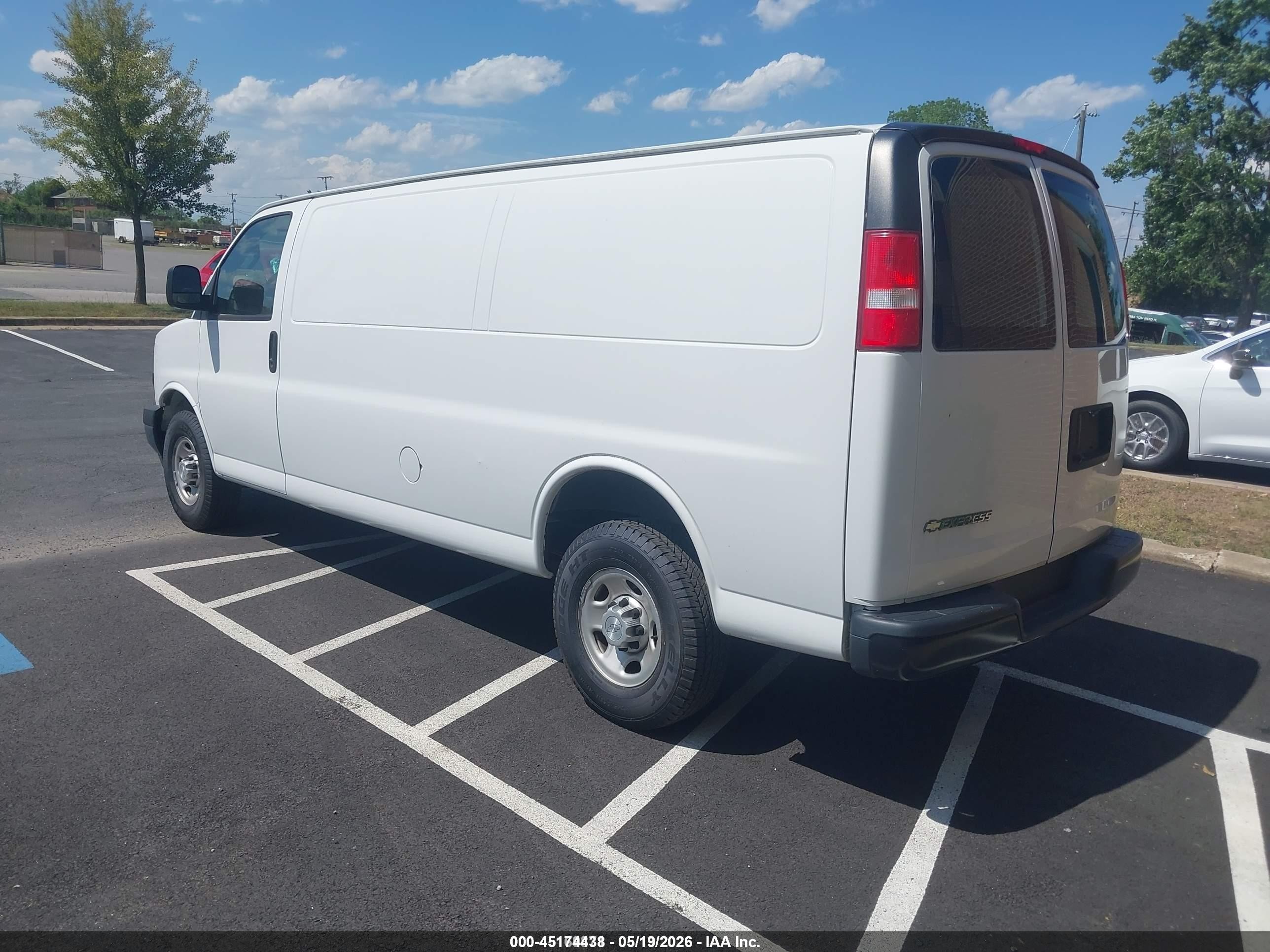 2018 Chevrolet Express 3500 Work Van Белый vin: 1GCZGHFG4J1260399