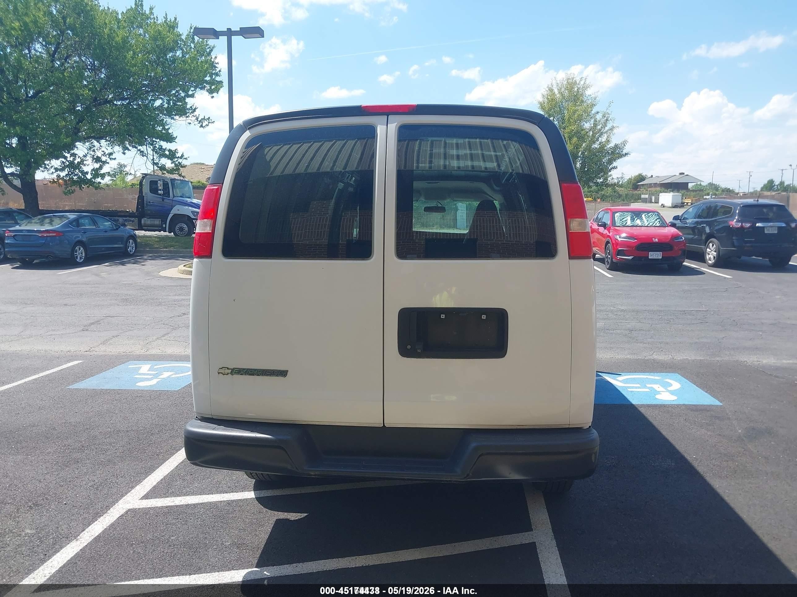 2018 Chevrolet Express 3500 Work Van Белый vin: 1GCZGHFG4J1260399