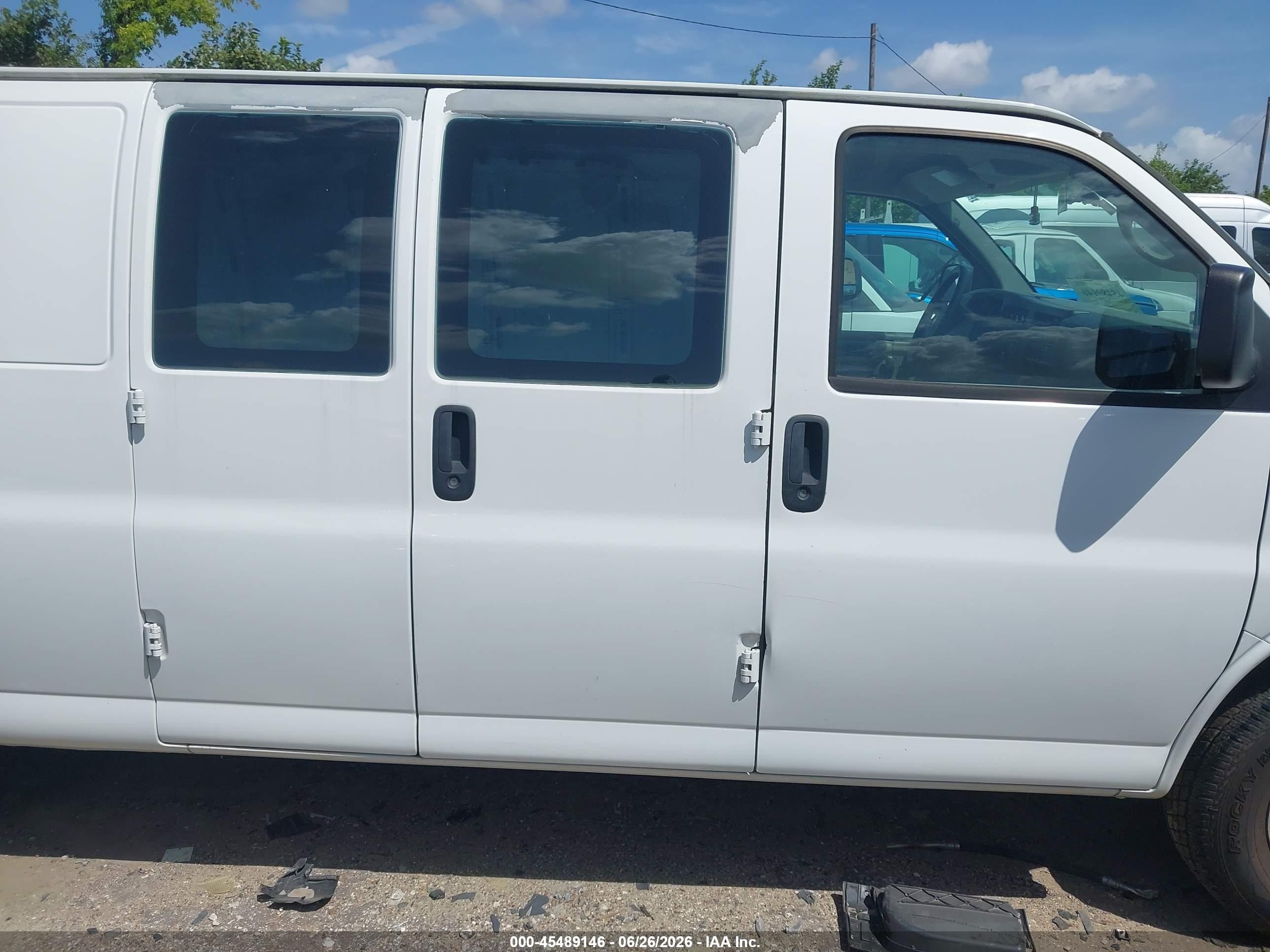 2012 Chevrolet Express 3500 Work Van White vin: 1GCZGUBA2C1177177