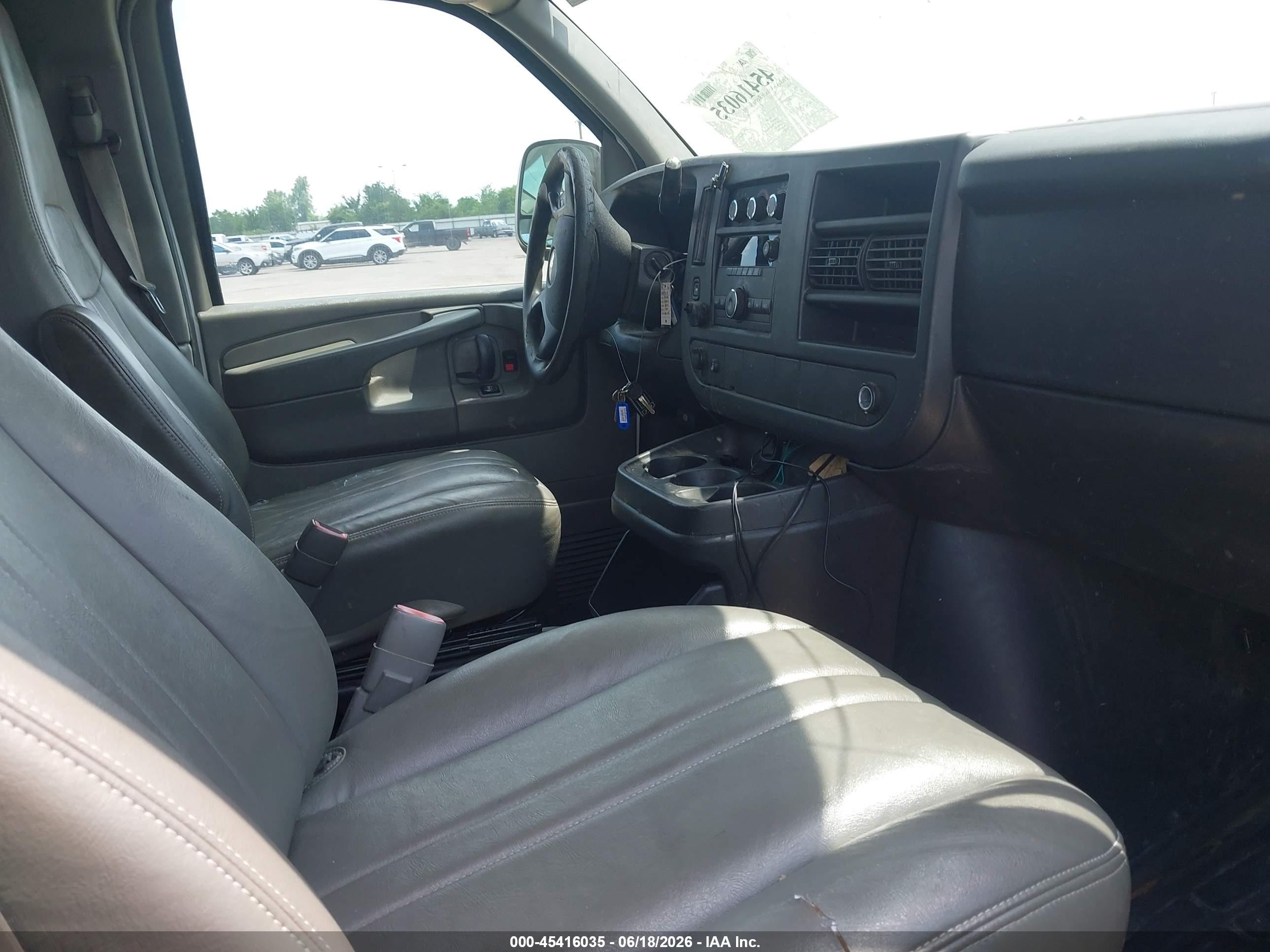2014 Chevrolet Express 3500 Work Van White vin: 1GCZGUBG5E1165919