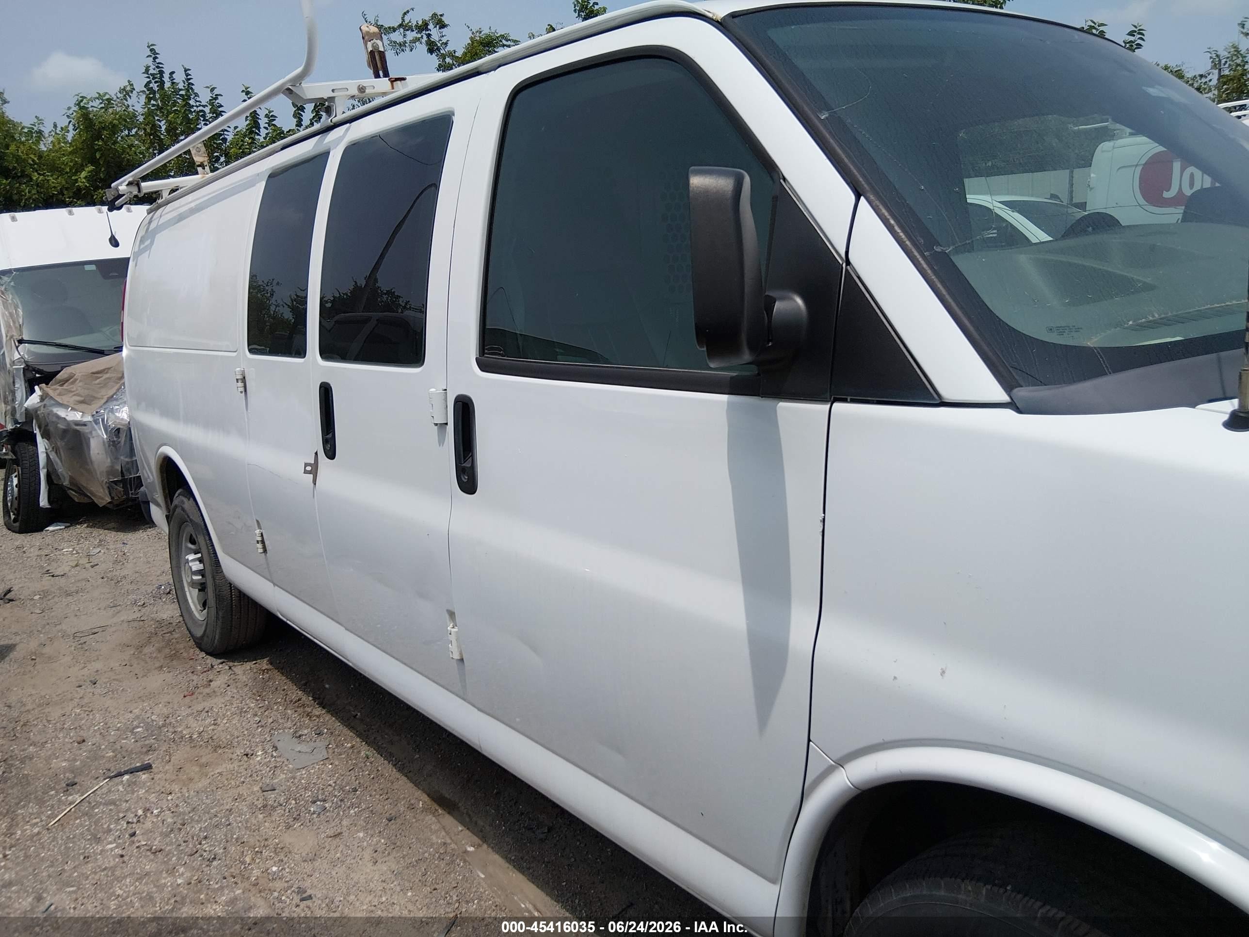2014 Chevrolet Express 3500 Work Van White vin: 1GCZGUBG5E1165919