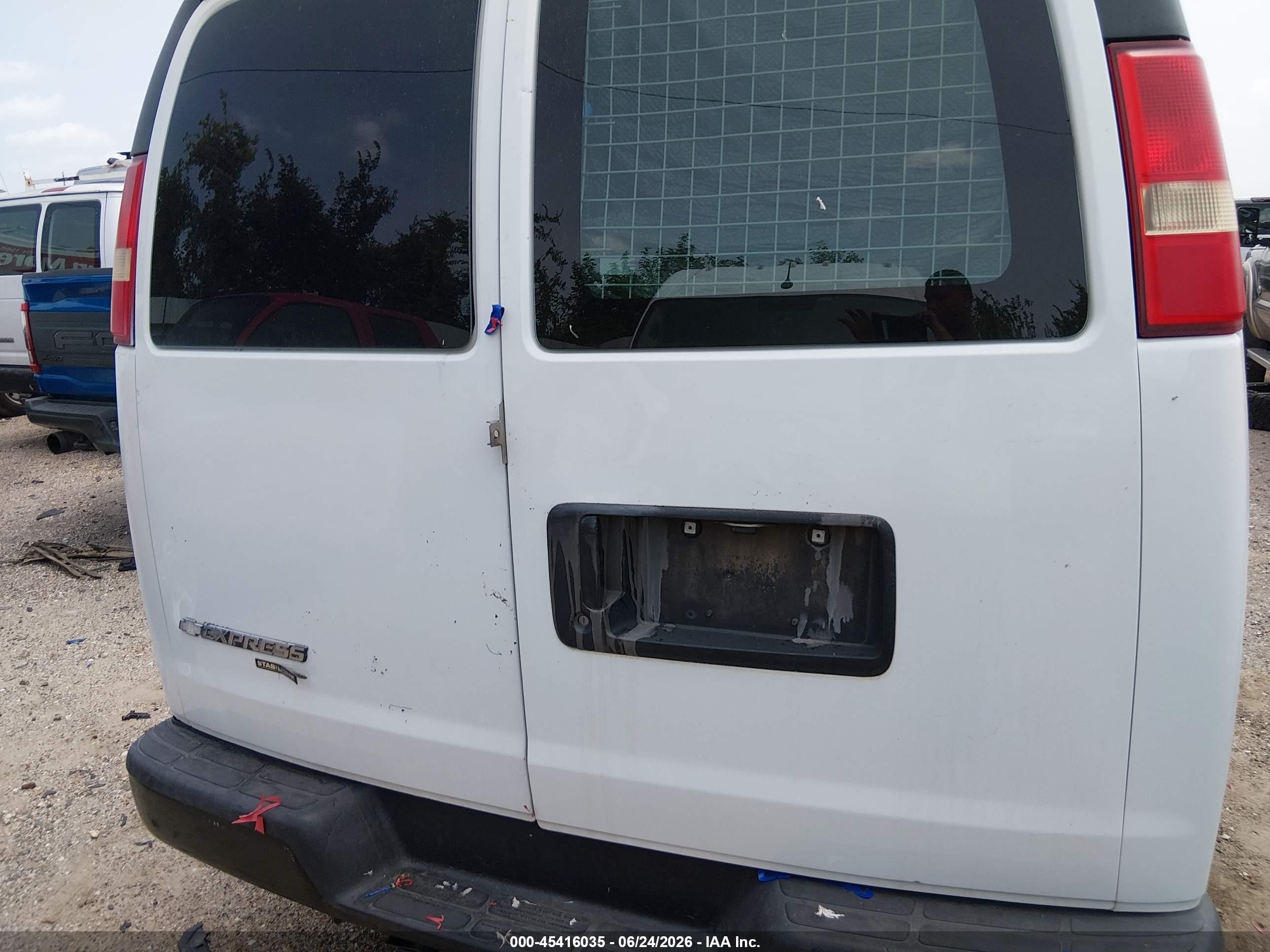 2014 Chevrolet Express 3500 Work Van White vin: 1GCZGUBG5E1165919