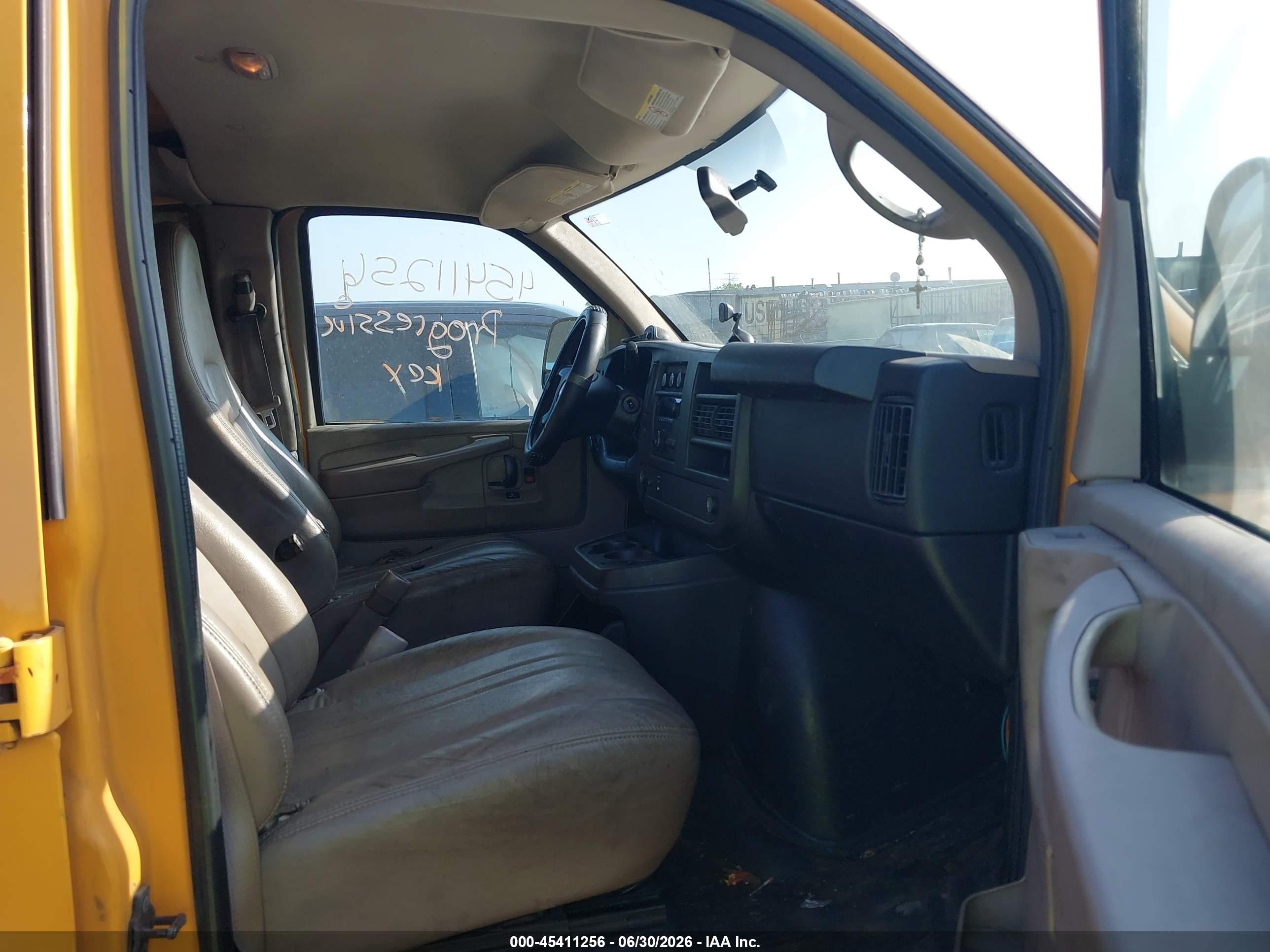 2014 Chevrolet Express 3500 Work Van Yellow vin: 1GCZGUCA5E1102037